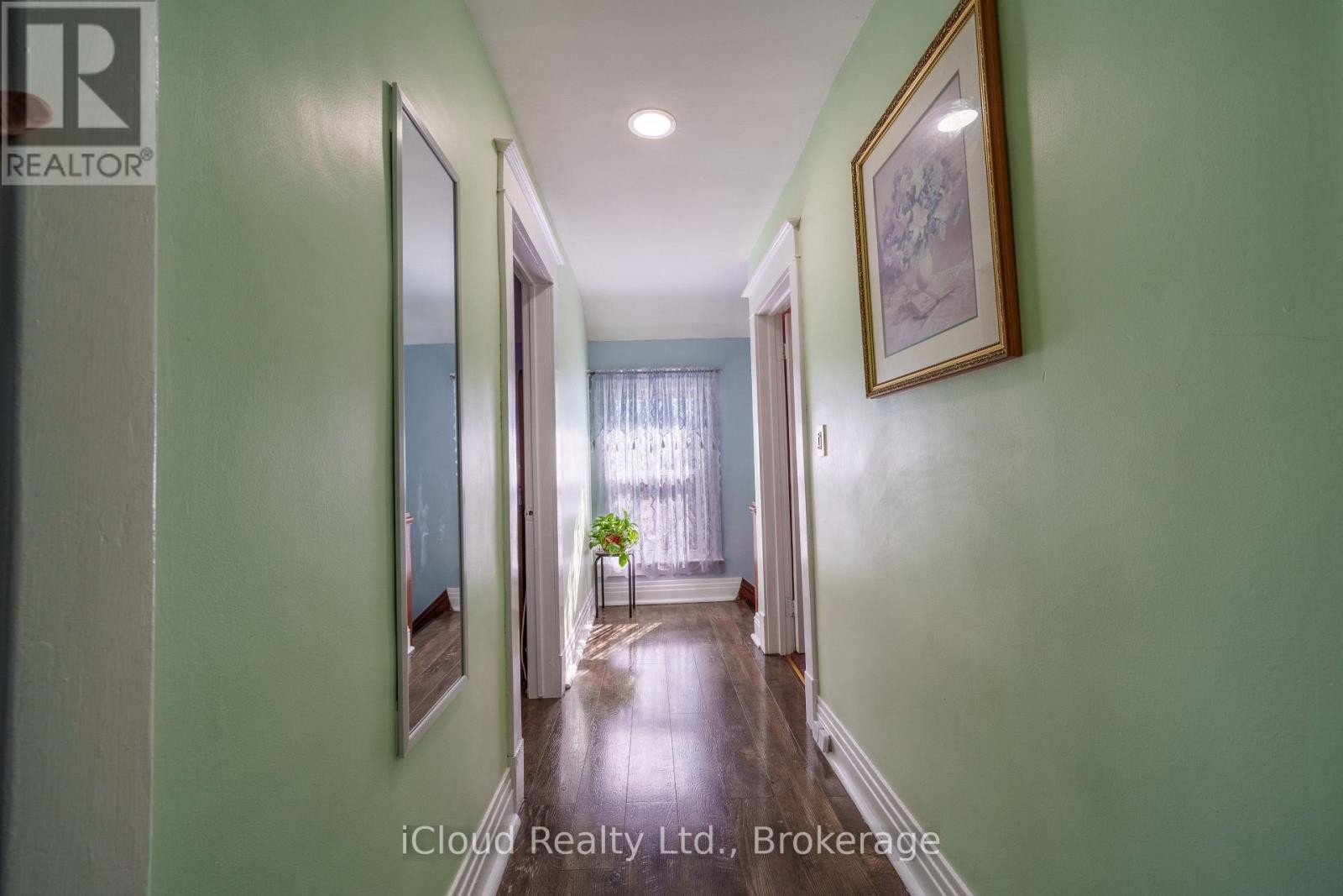 












2 RICHMOND AVENUE

,
St. Catharines (E. Chester),




Ontario
L2R3W7

