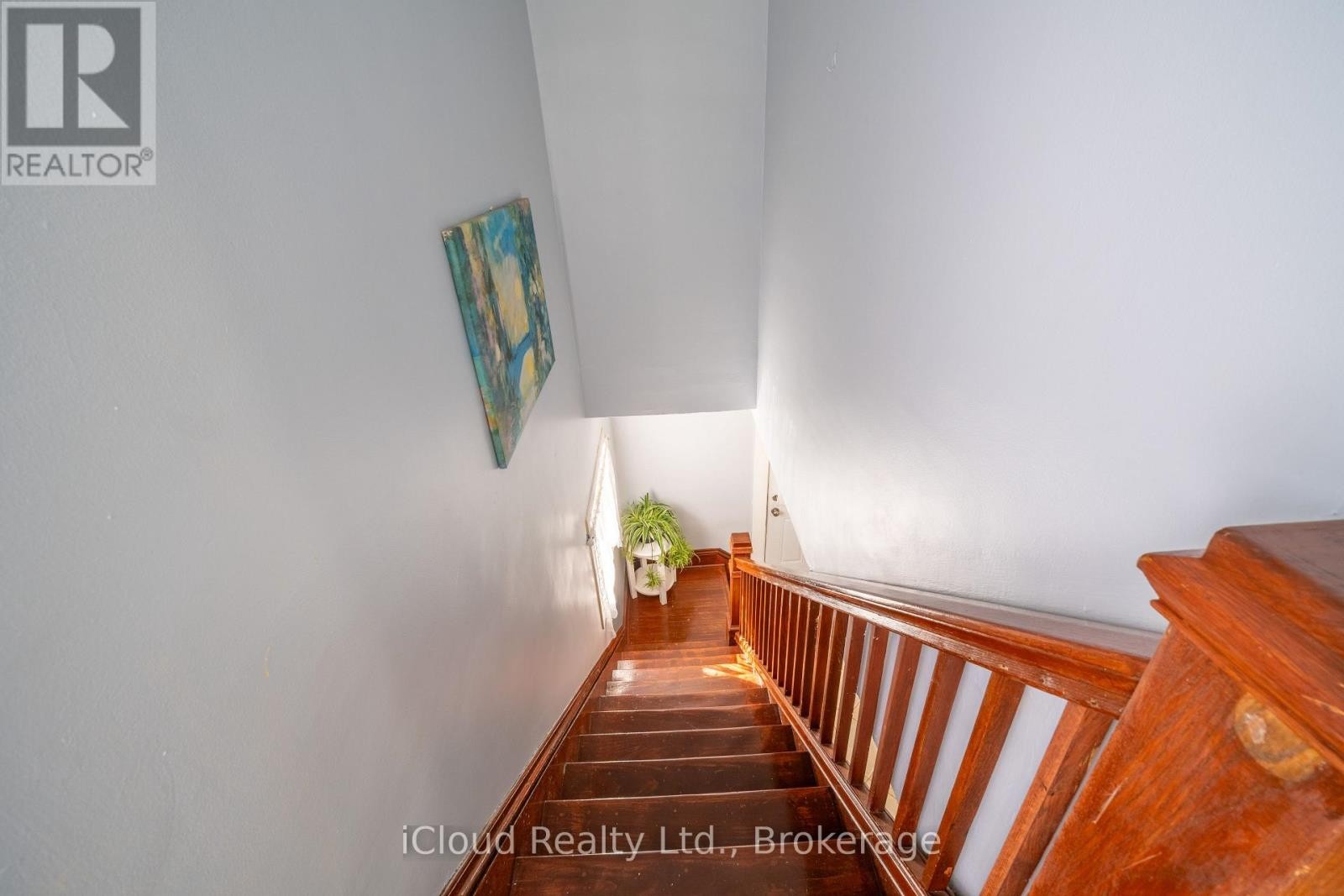 












2 RICHMOND AVENUE

,
St. Catharines (E. Chester),




Ontario
L2R3W7

