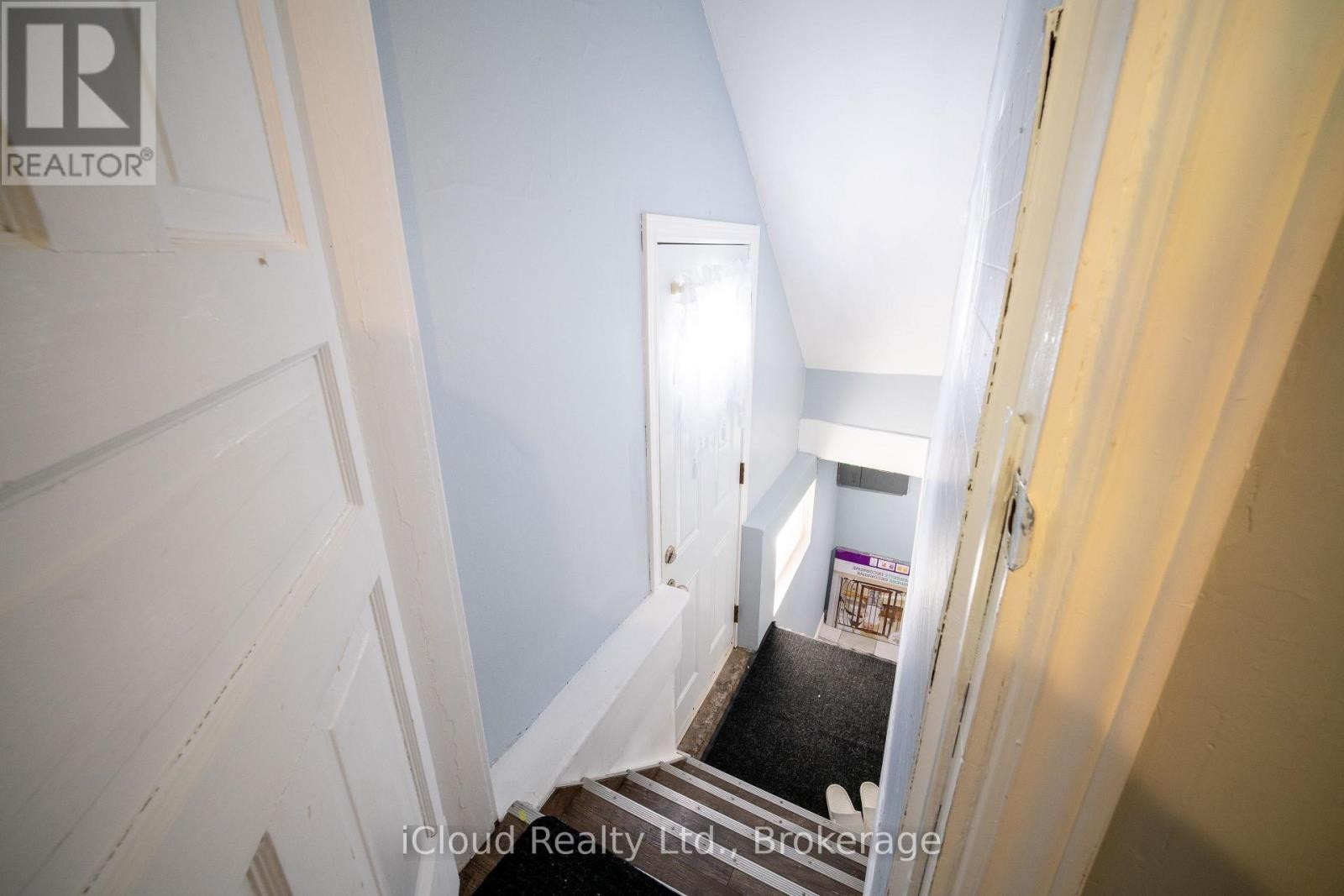 












2 RICHMOND AVENUE

,
St. Catharines (E. Chester),




Ontario
L2R3W7

