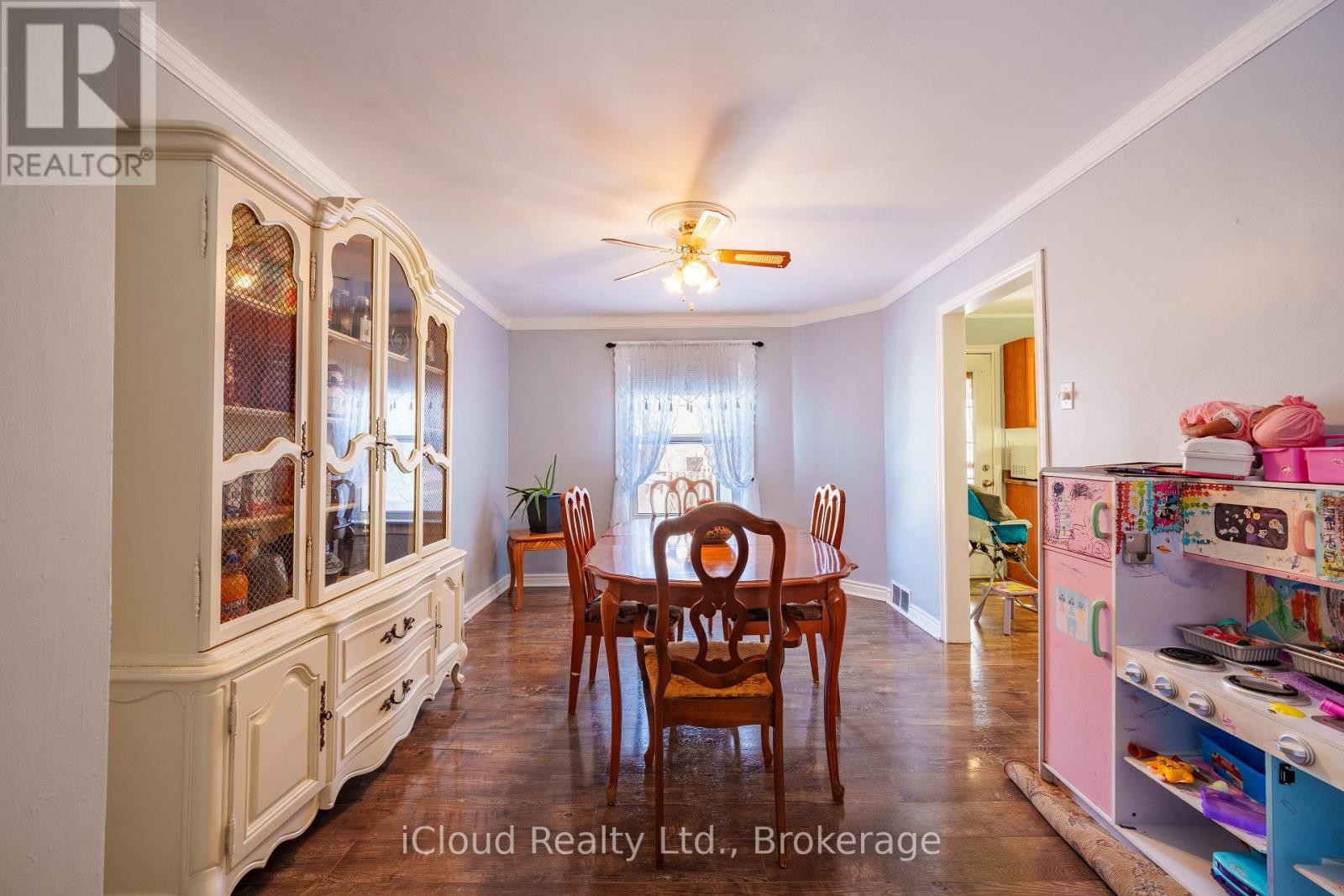 












2 RICHMOND AVENUE

,
St. Catharines (E. Chester),




Ontario
L2R3W7

