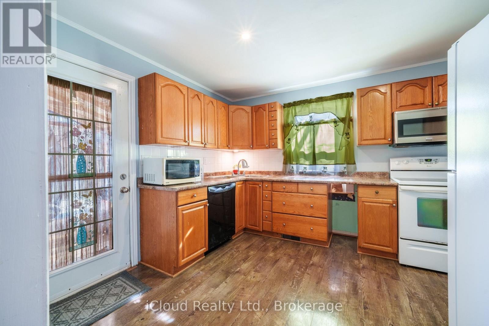 












2 RICHMOND AVENUE

,
St. Catharines (E. Chester),




Ontario
L2R3W7

