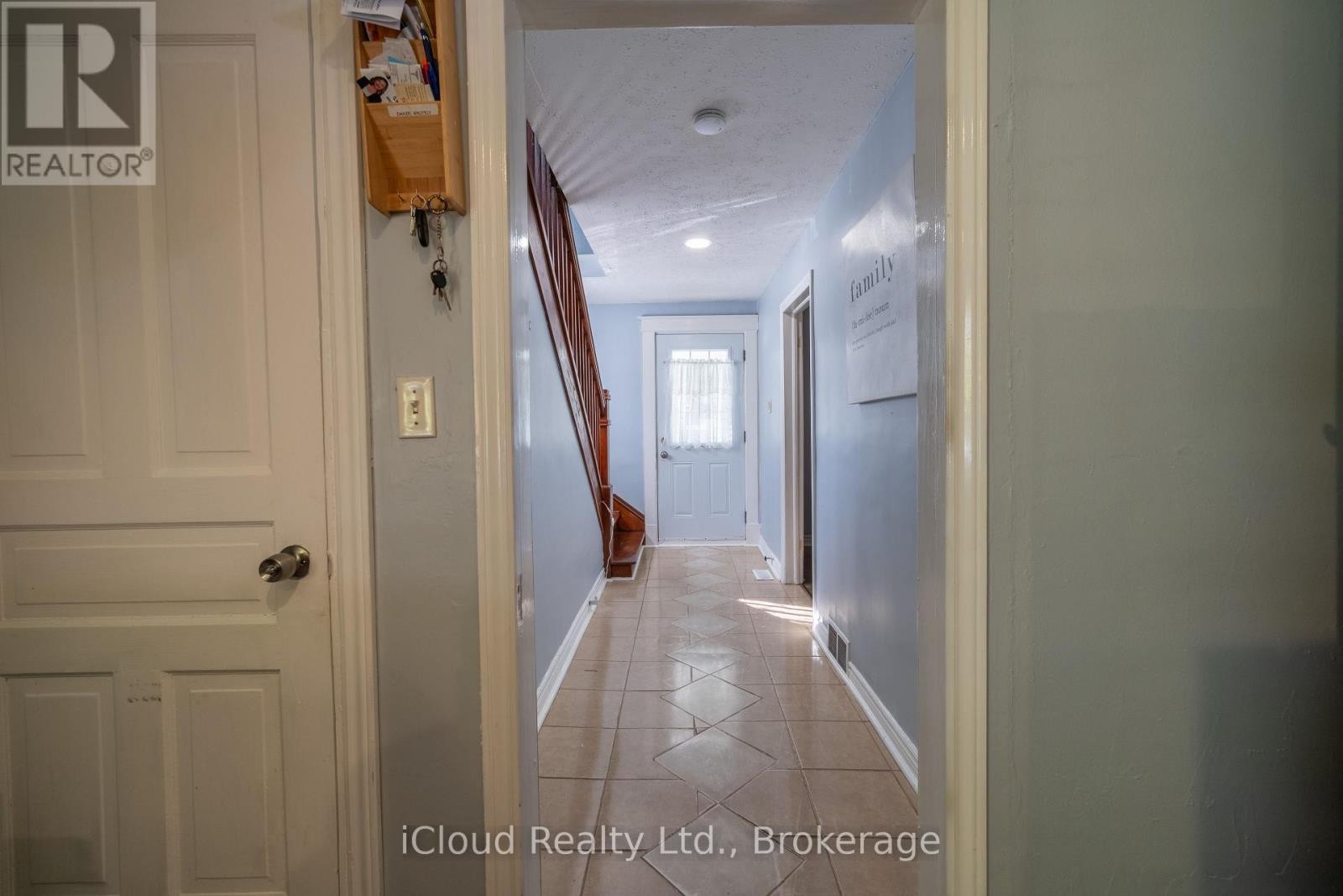 












2 RICHMOND AVENUE

,
St. Catharines (E. Chester),




Ontario
L2R3W7

