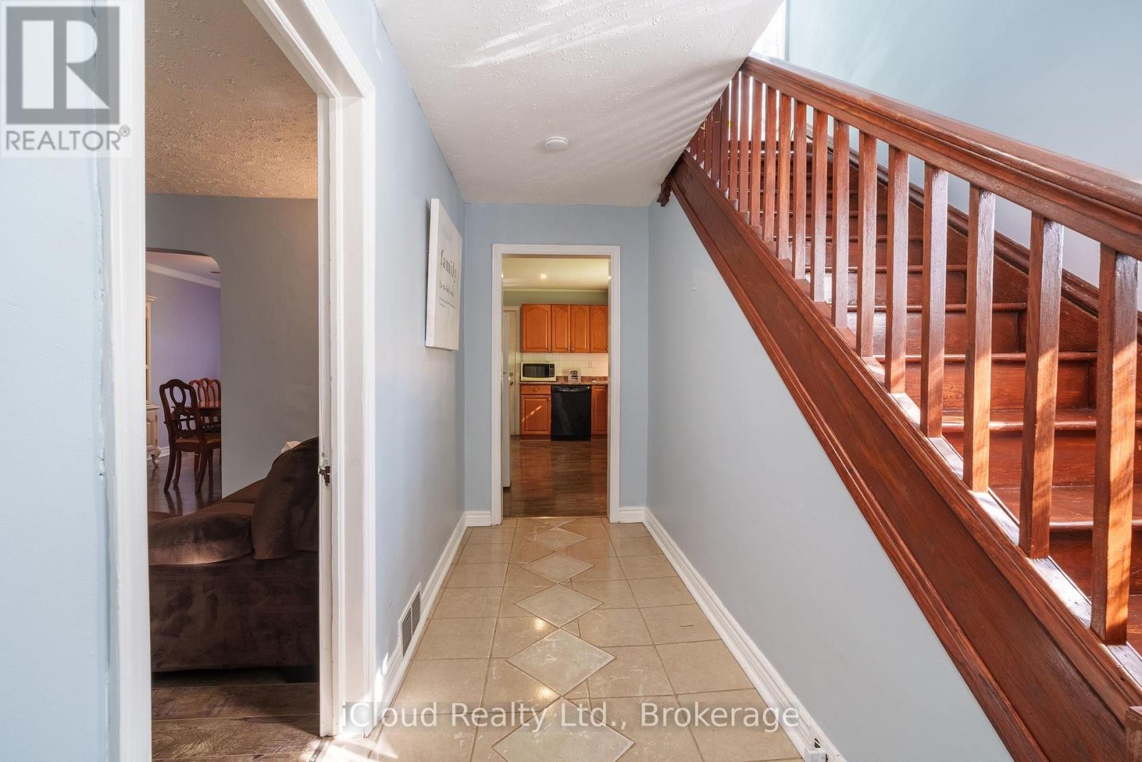 












2 RICHMOND AVENUE

,
St. Catharines (E. Chester),




Ontario
L2R3W7

