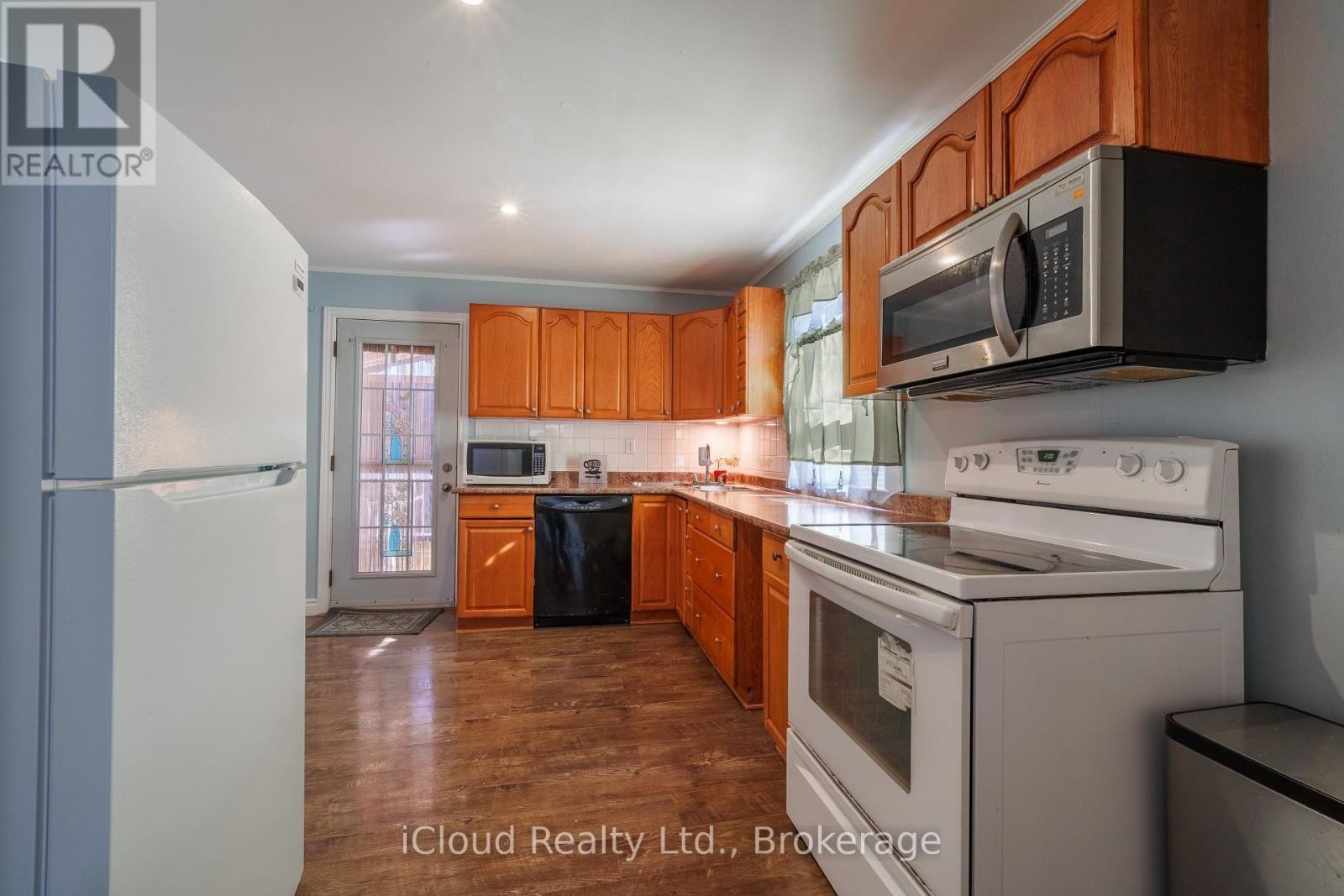 












2 RICHMOND AVENUE

,
St. Catharines (E. Chester),




Ontario
L2R3W7

