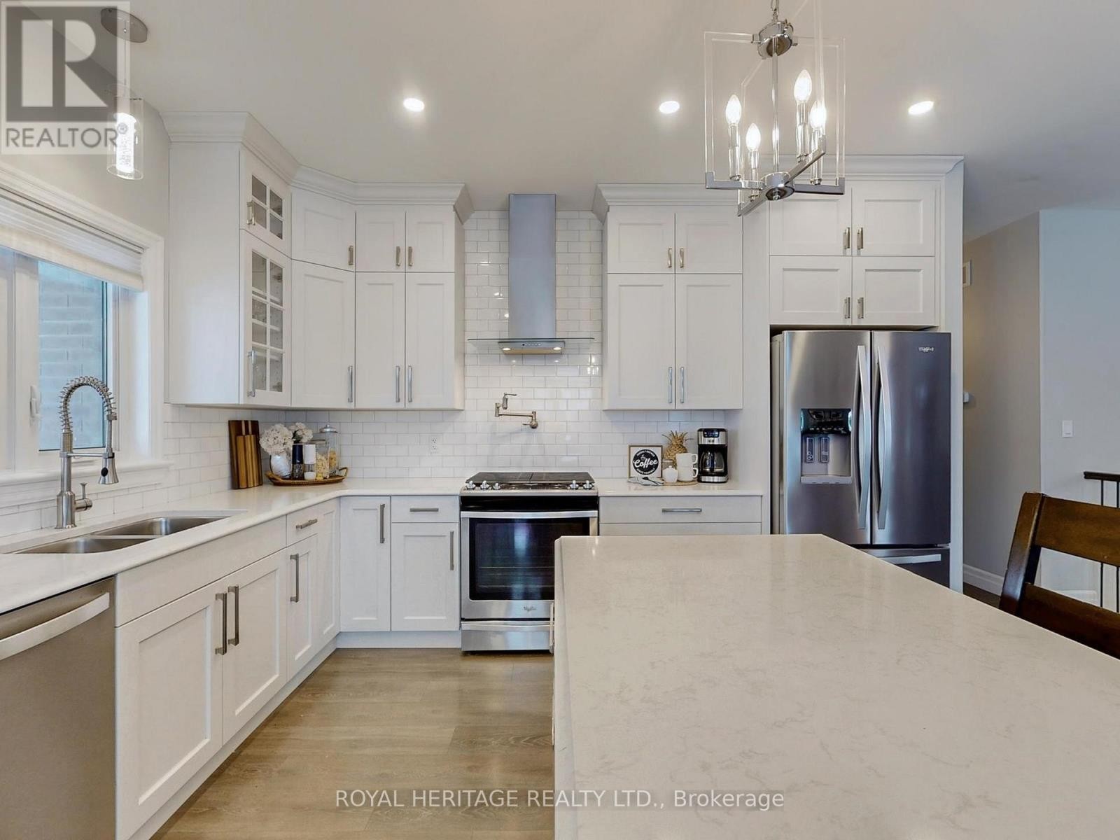 












22 BEL AIR CRESCENT

,
Quinte West (Murray Ward),




Ontario
K8V0H4

