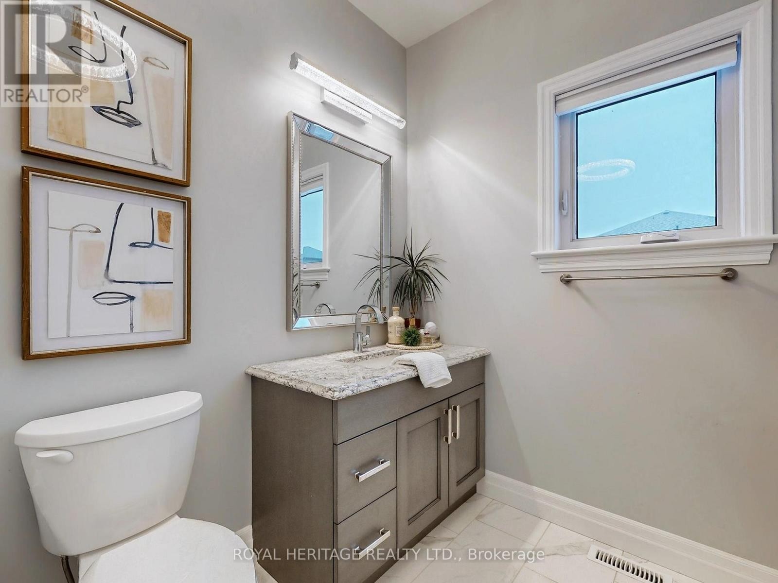 












22 BEL AIR CRESCENT

,
Quinte West (Murray Ward),




Ontario
K8V0H4

