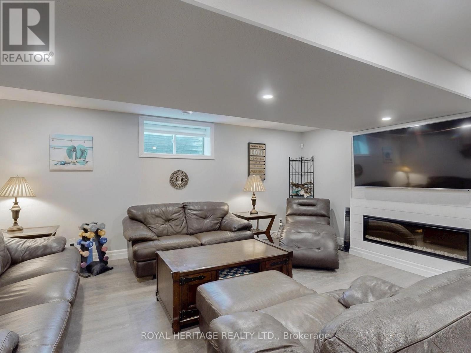 












22 BEL AIR CRESCENT

,
Quinte West (Murray Ward),




Ontario
K8V0H4

