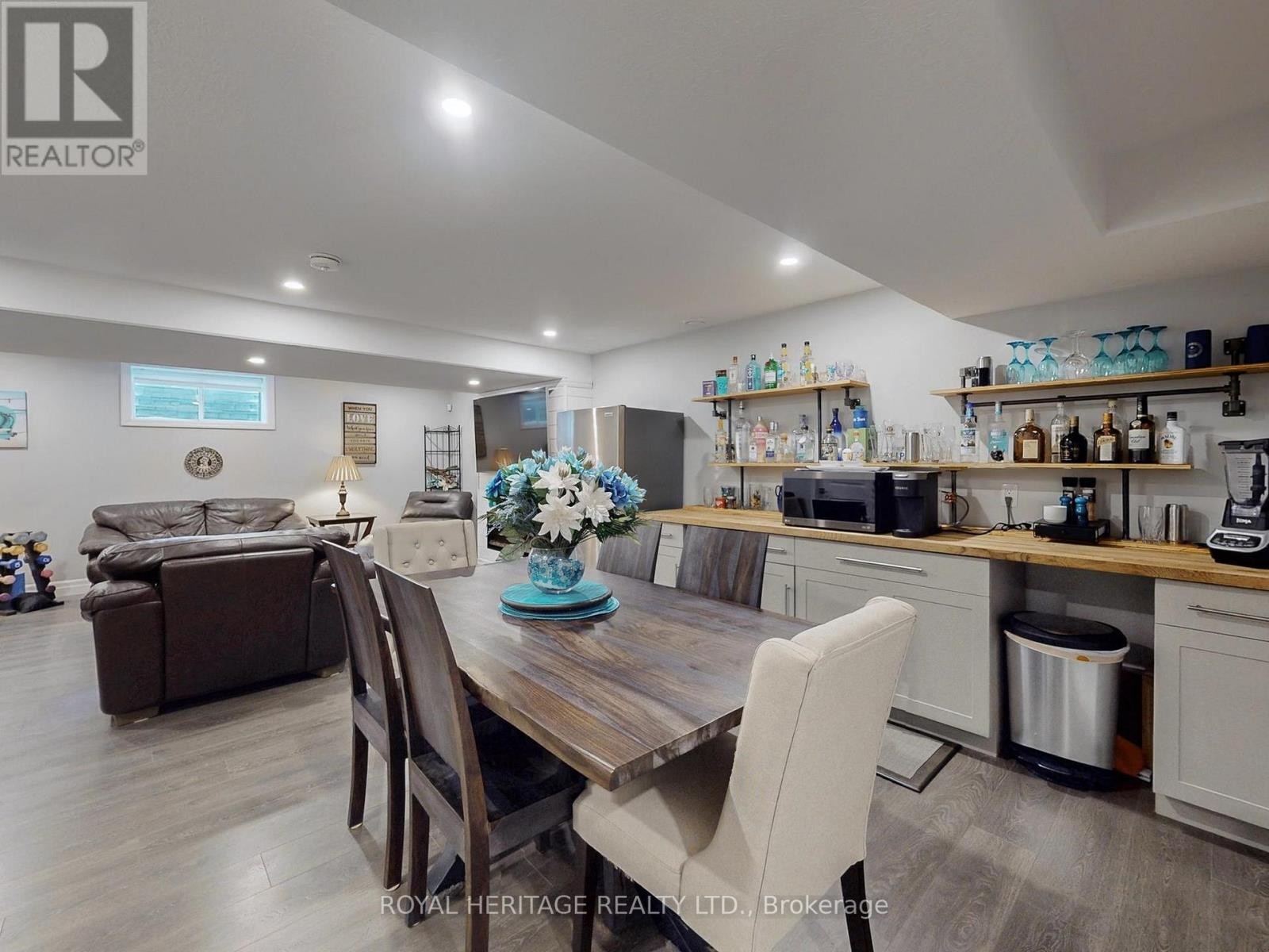 












22 BEL AIR CRESCENT

,
Quinte West (Murray Ward),




Ontario
K8V0H4

