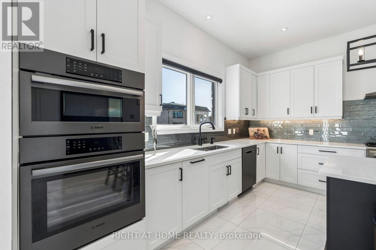 












66 KENMIR AVENUE

,
Niagara-on-the-Lake (St. Davids),




Ontario
L0S1J0

