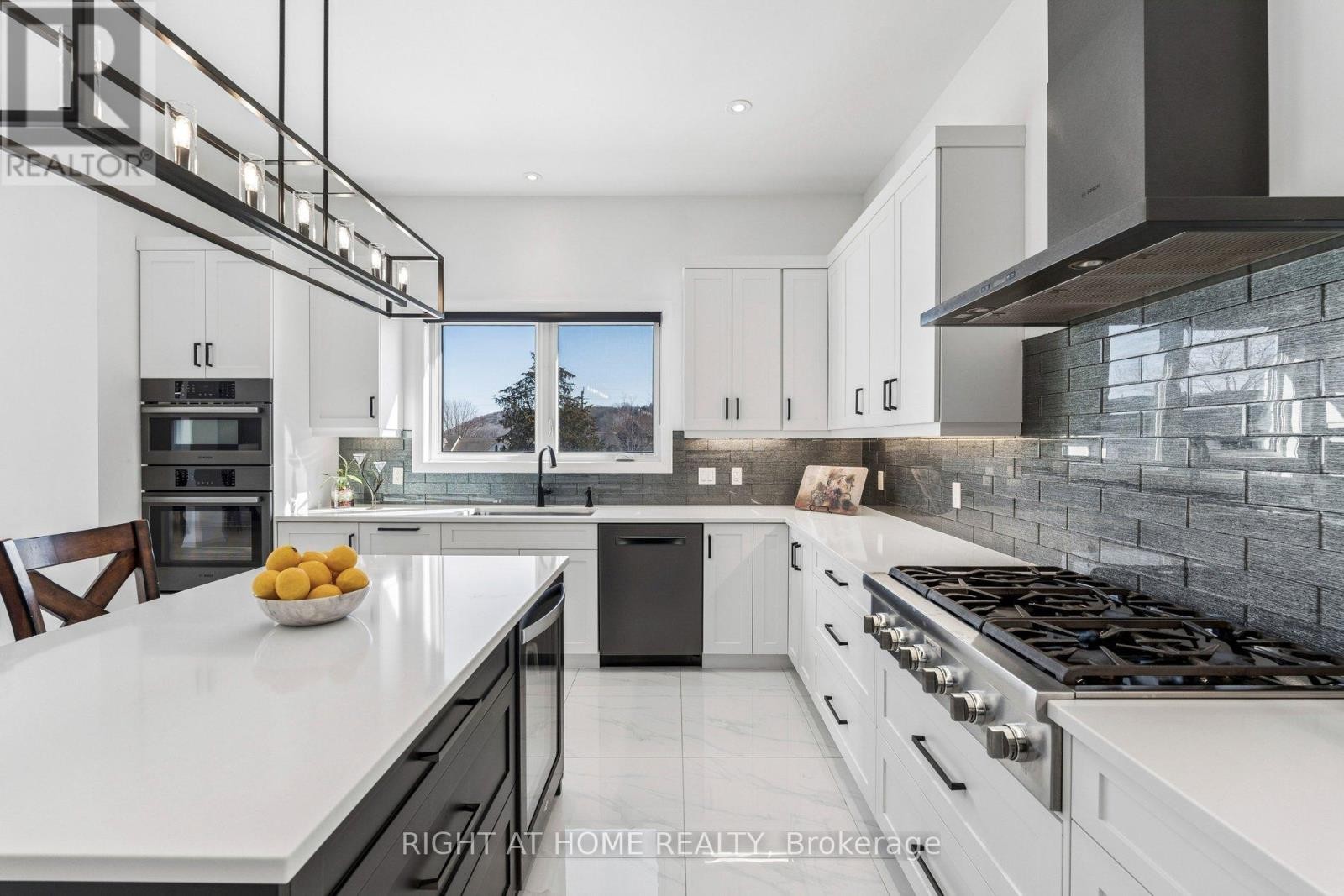 












66 KENMIR AVENUE

,
Niagara-on-the-Lake (St. Davids),




Ontario
L0S1J0

