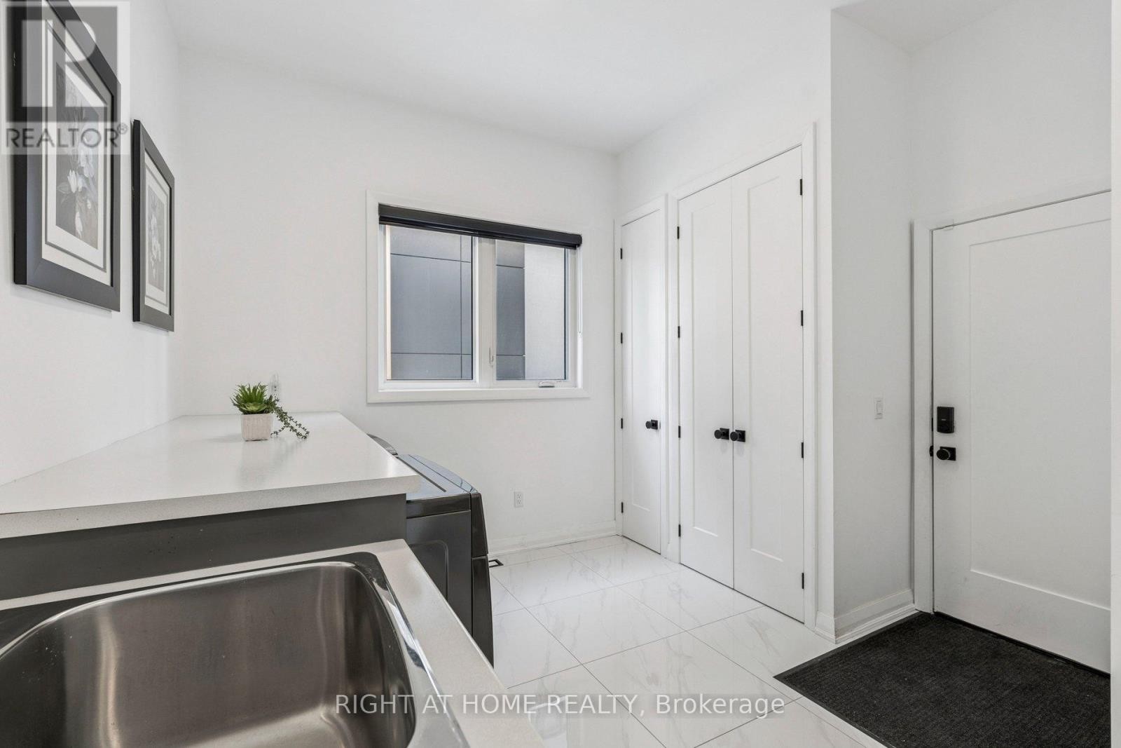 












66 KENMIR AVENUE

,
Niagara-on-the-Lake (St. Davids),




Ontario
L0S1J0

