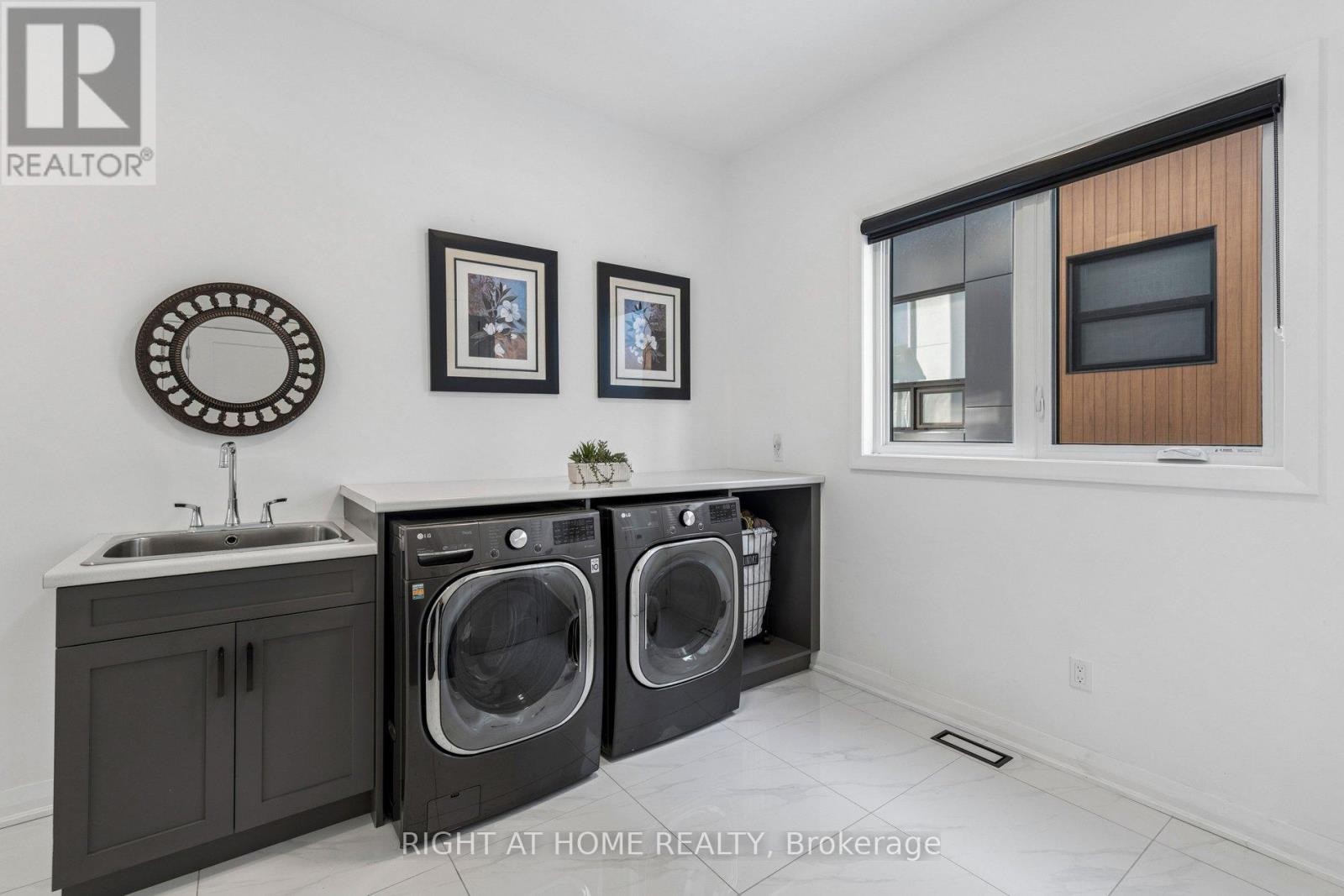 












66 KENMIR AVENUE

,
Niagara-on-the-Lake (St. Davids),




Ontario
L0S1J0

