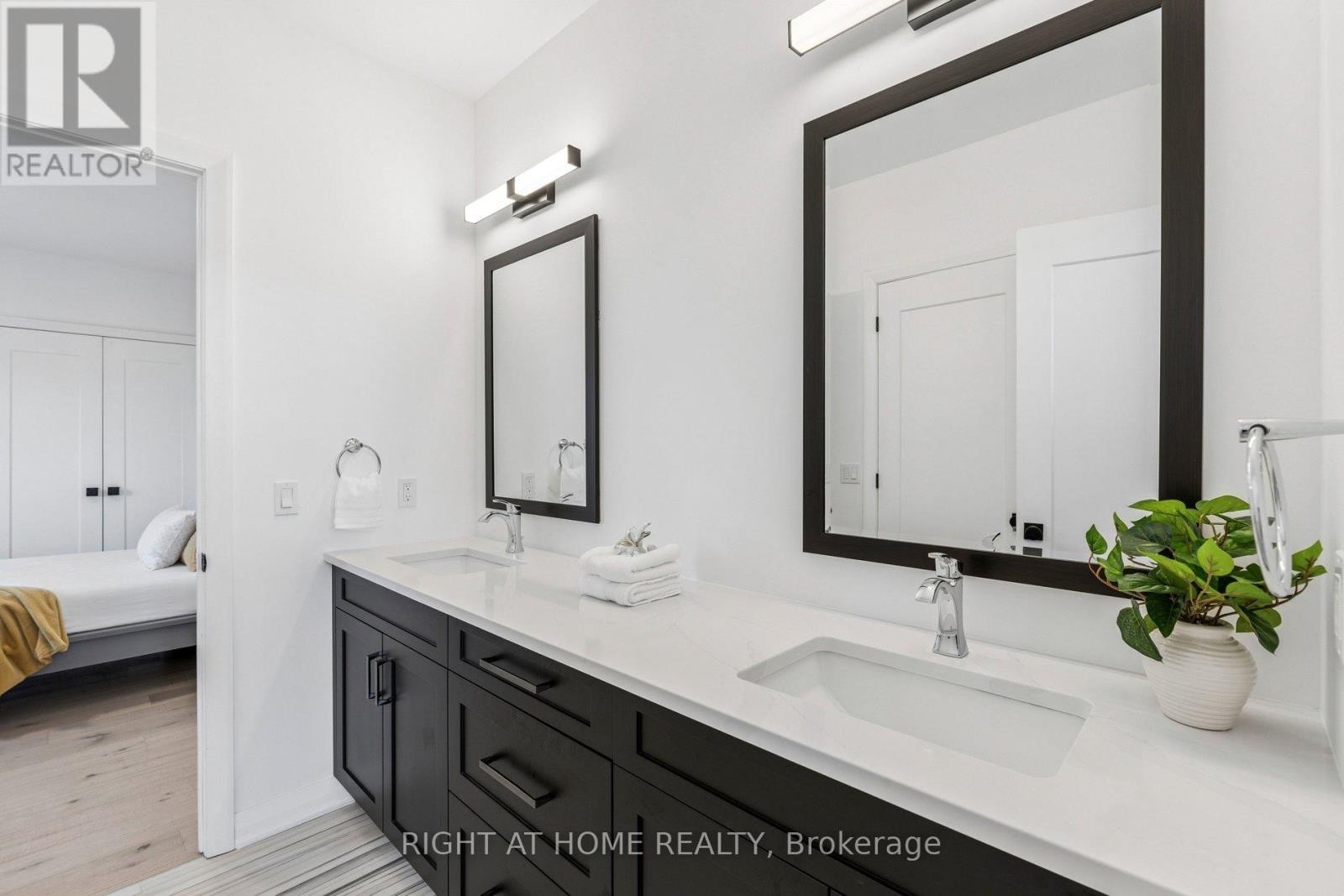 












66 KENMIR AVENUE

,
Niagara-on-the-Lake (St. Davids),




Ontario
L0S1J0

