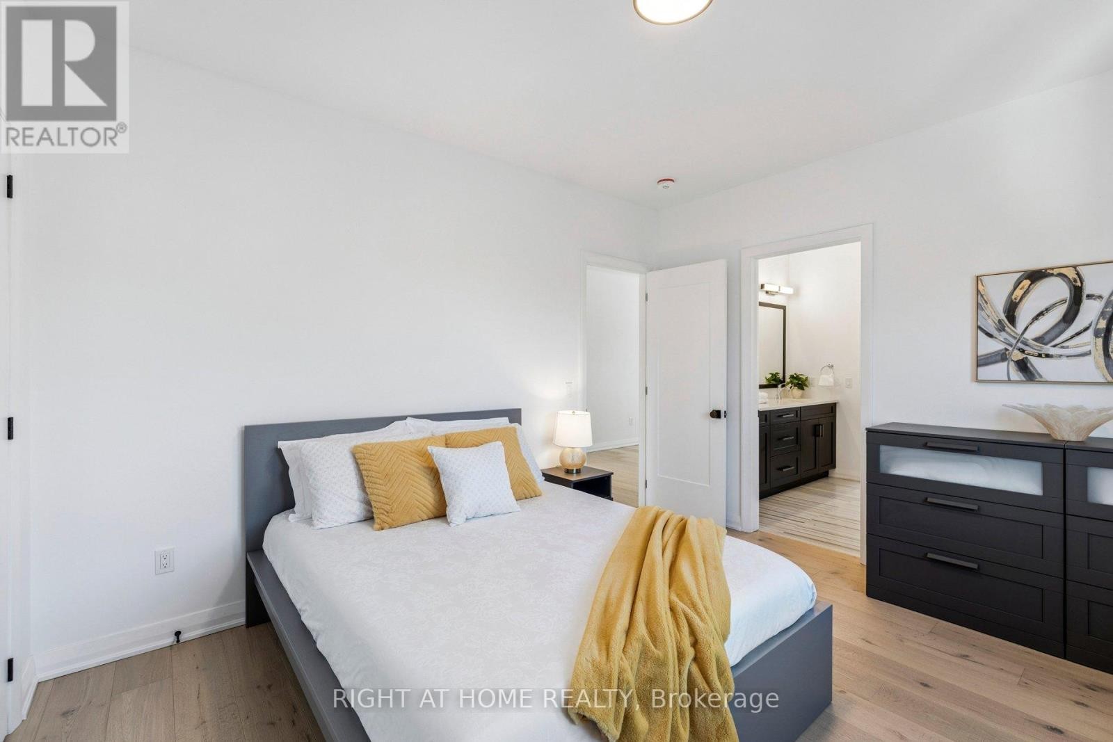 












66 KENMIR AVENUE

,
Niagara-on-the-Lake (St. Davids),




Ontario
L0S1J0

