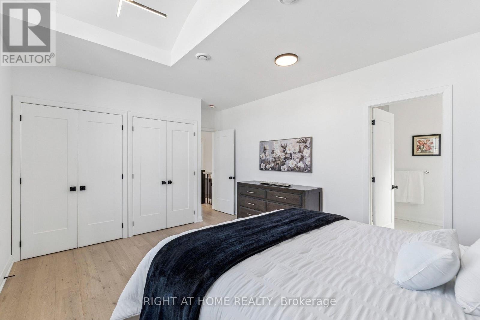 












66 KENMIR AVENUE

,
Niagara-on-the-Lake (St. Davids),




Ontario
L0S1J0

