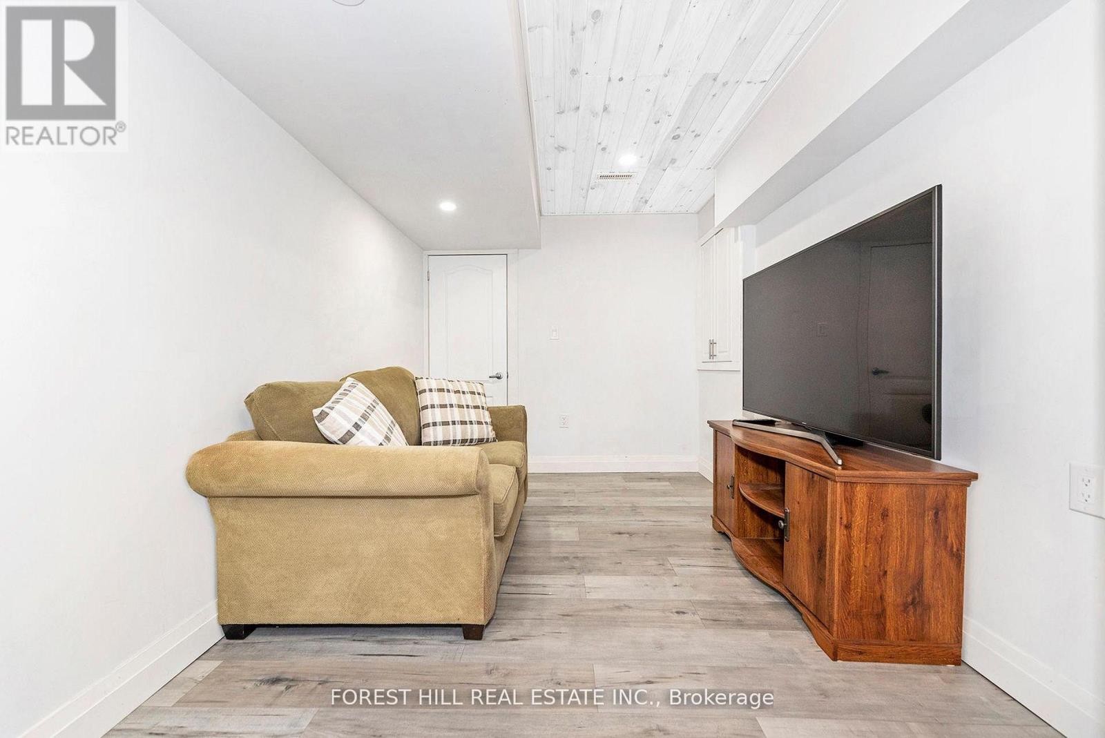 












488 LINDEN DRIVE

,
Cambridge,




Ontario
N3H5L5

