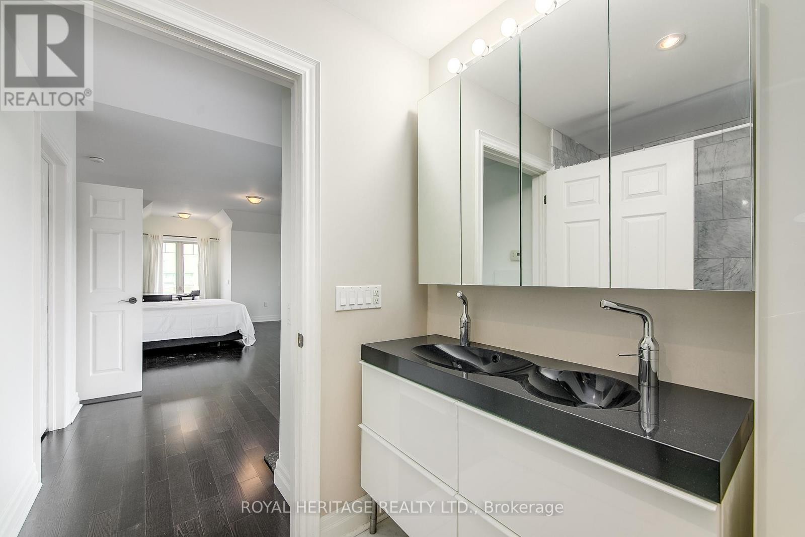 












605 - 130 STEAMSHIP BAY RD ROAD

,
Gravenhurst (Muskoka (S)),




Ontario
P1P1Z9

