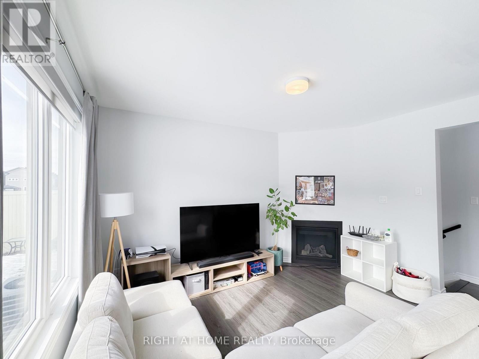 












771 BRITTANIC ROAD

,
Ottawa,




Ontario
K2V0R3

