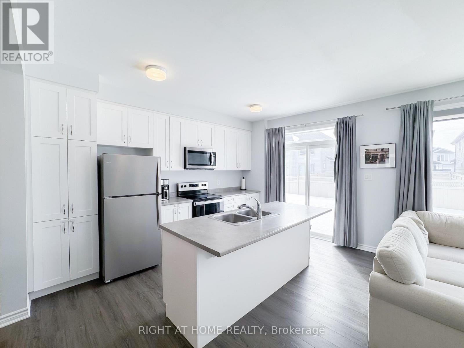 












771 BRITTANIC ROAD

,
Ottawa,




Ontario
K2V0R3

