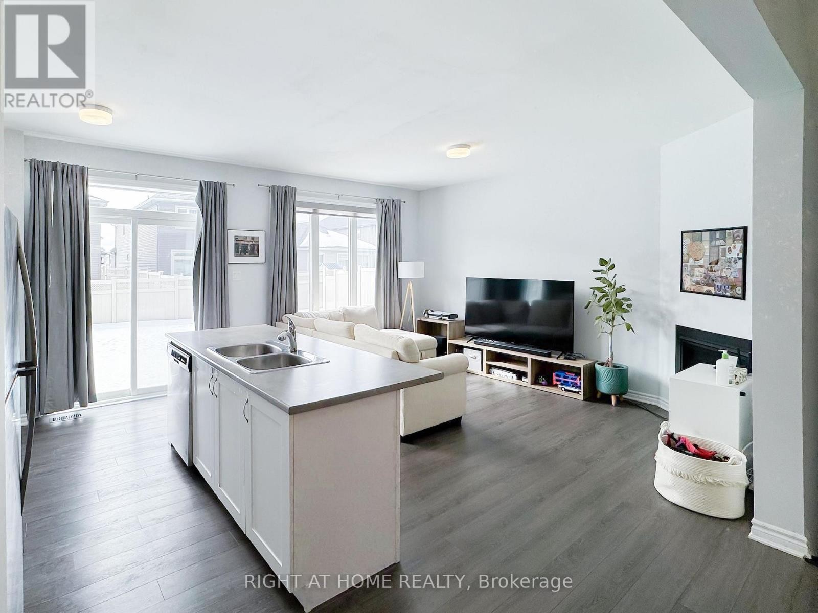 












771 BRITTANIC ROAD

,
Ottawa,




Ontario
K2V0R3

