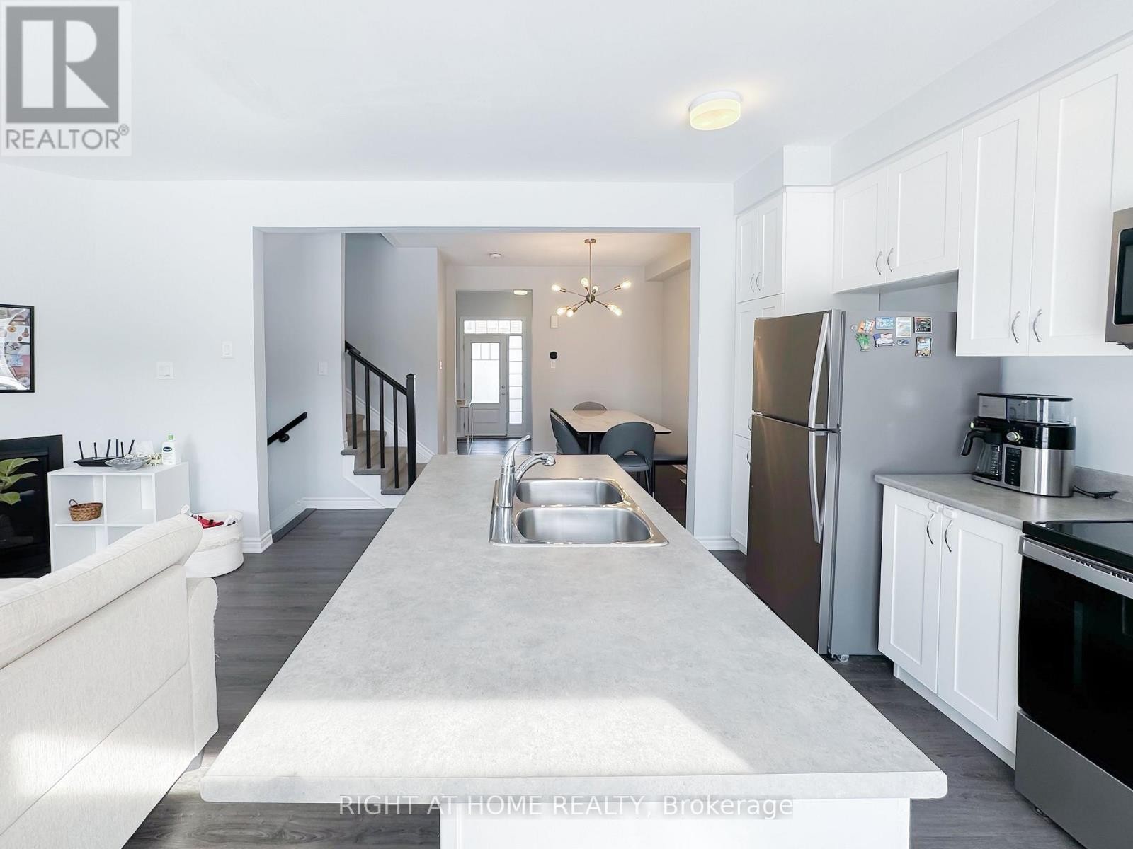 












771 BRITTANIC ROAD

,
Ottawa,




Ontario
K2V0R3

