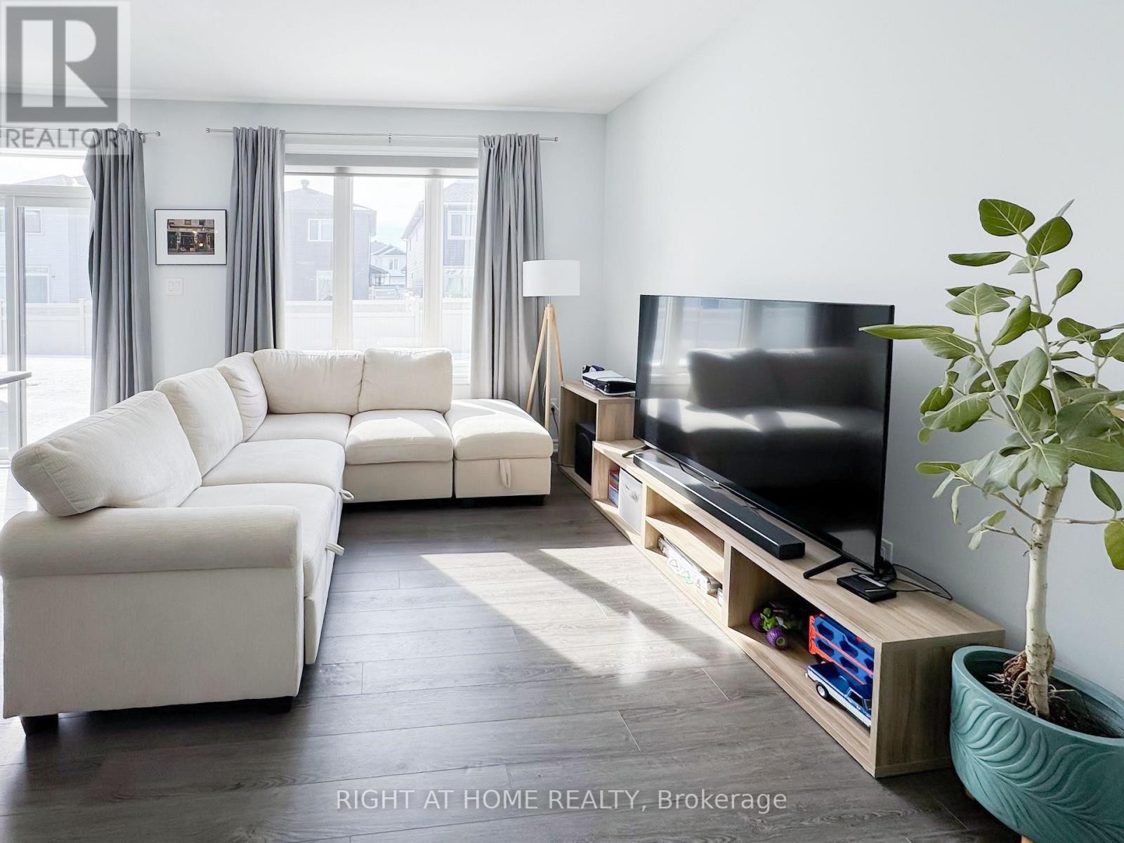 












771 BRITTANIC ROAD

,
Ottawa,




Ontario
K2V0R3

