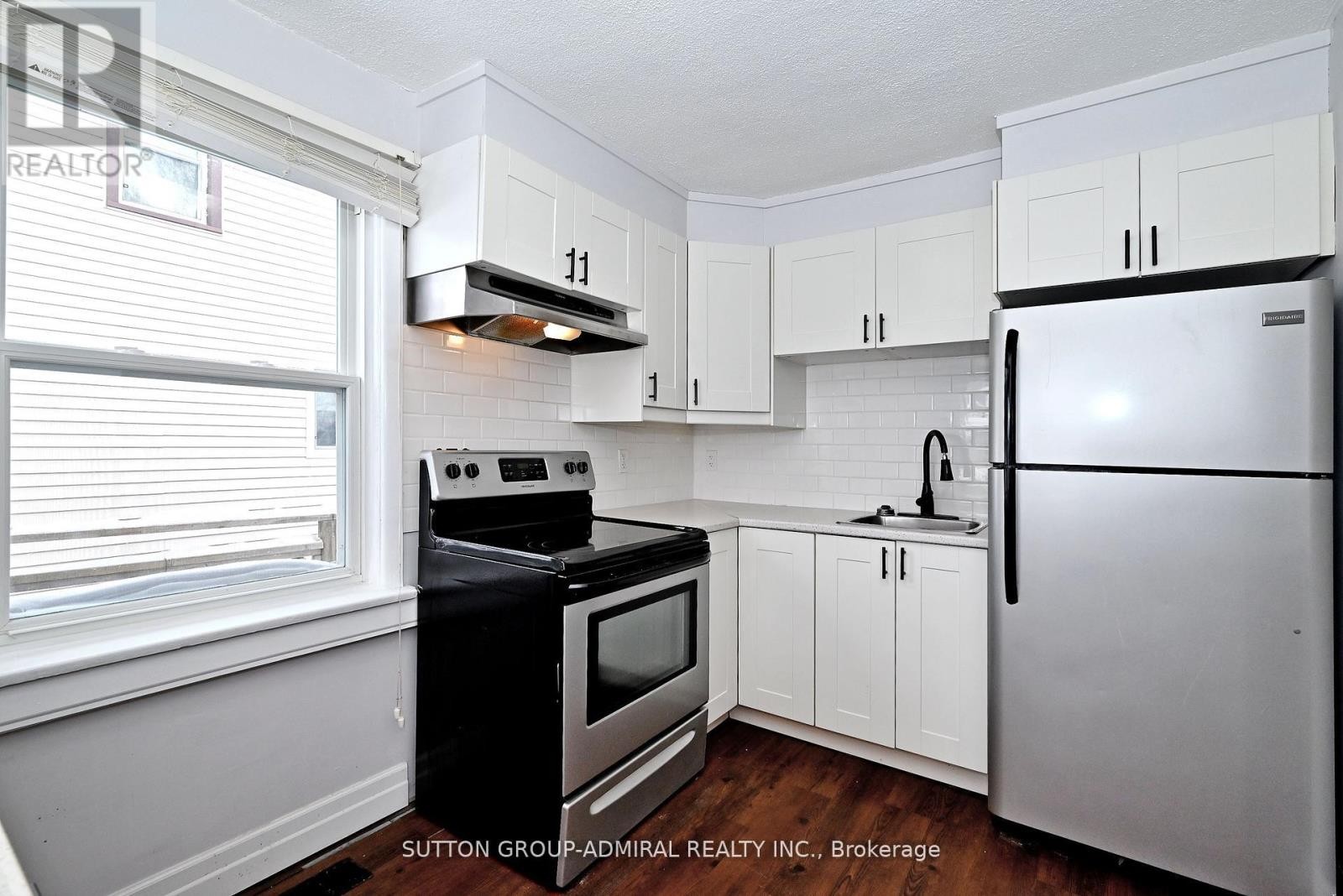 












145 NINTH AVENUE

,
Kitchener,




Ontario
N2C1T1

