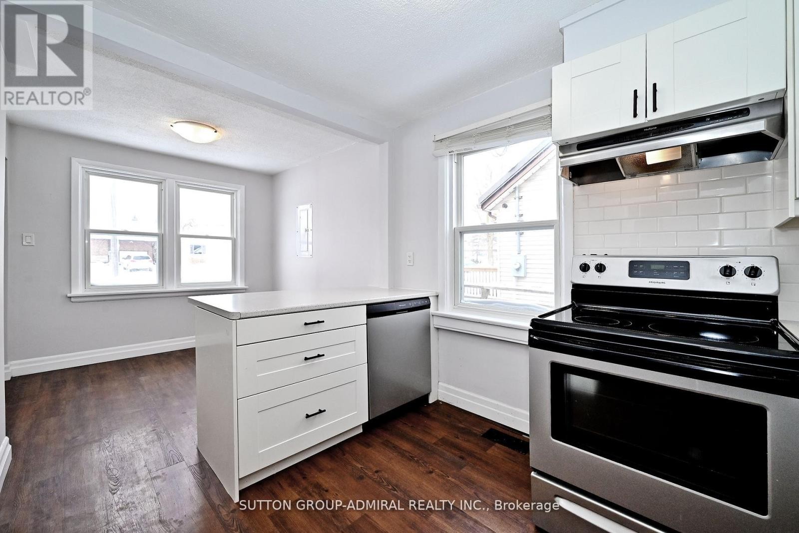 












145 NINTH AVENUE

,
Kitchener,




Ontario
N2C1T1

