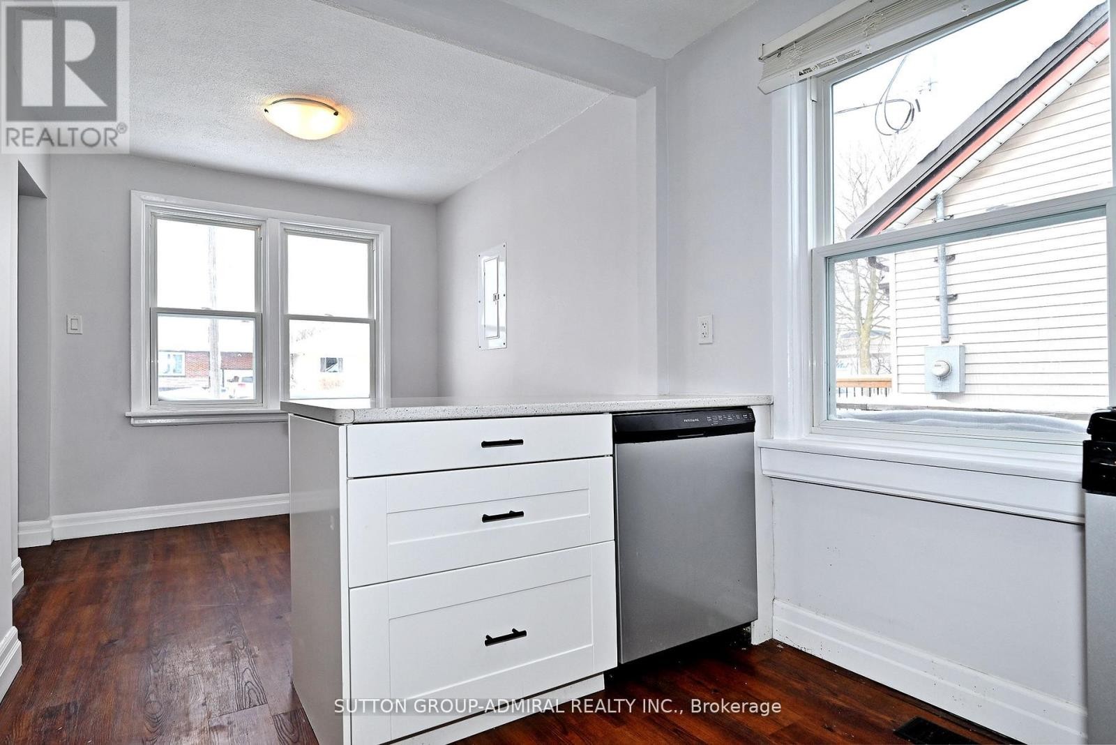 












145 NINTH AVENUE

,
Kitchener,




Ontario
N2C1T1

