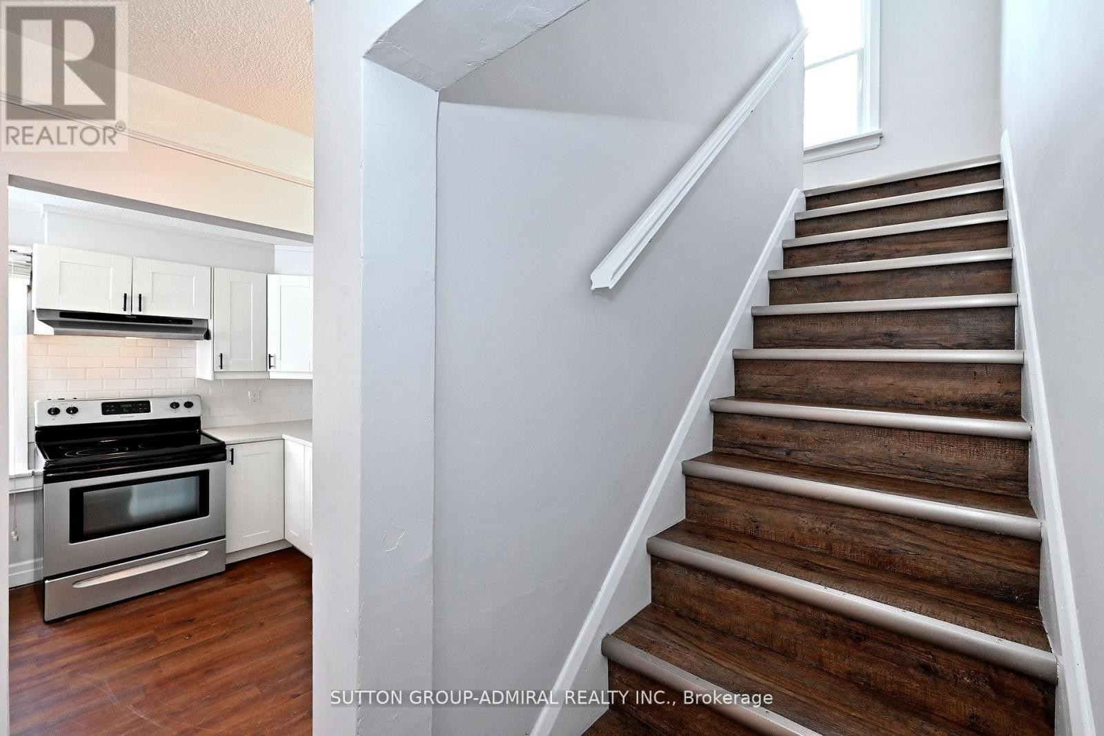 












145 NINTH AVENUE

,
Kitchener,




Ontario
N2C1T1

