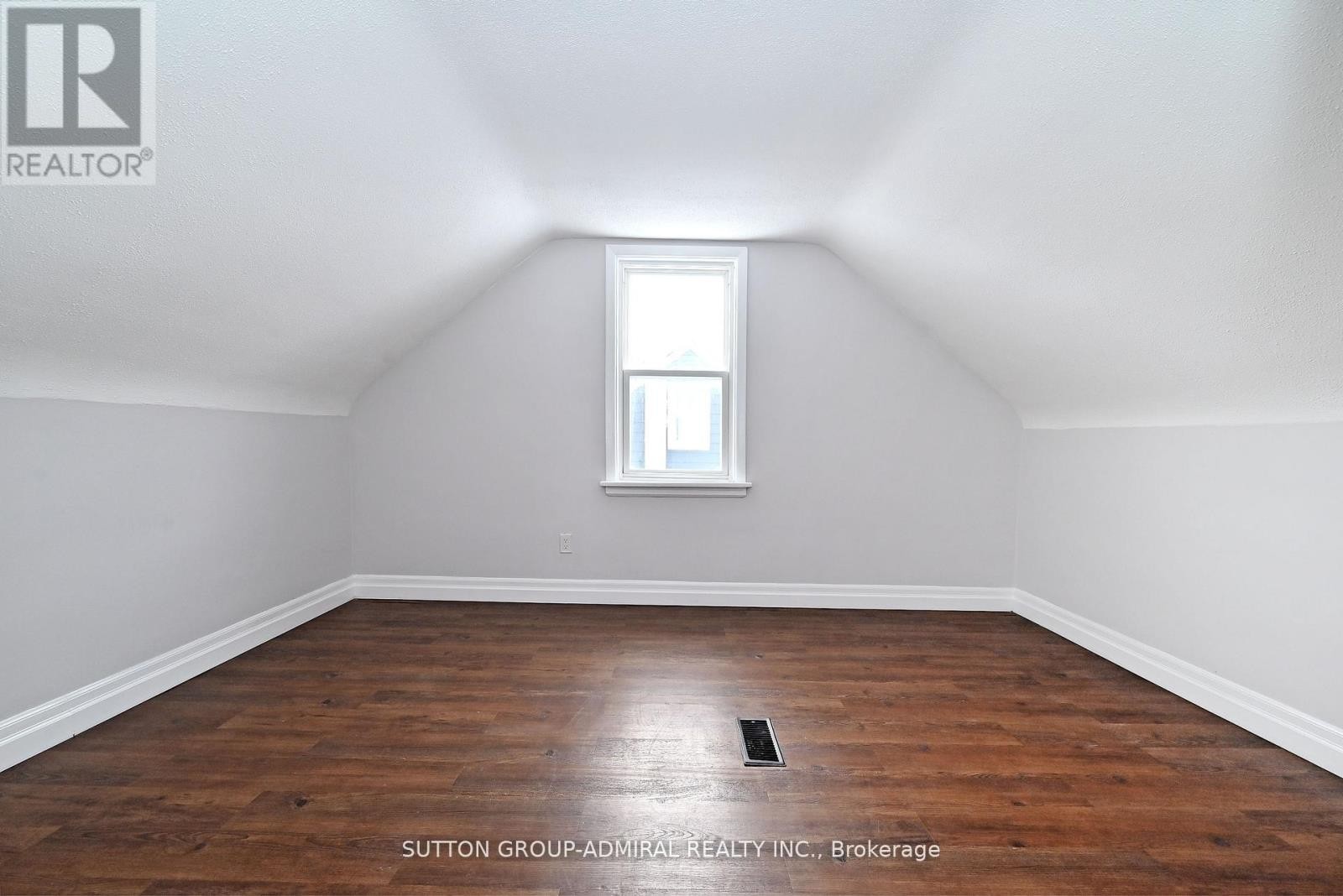












145 NINTH AVENUE

,
Kitchener,




Ontario
N2C1T1

