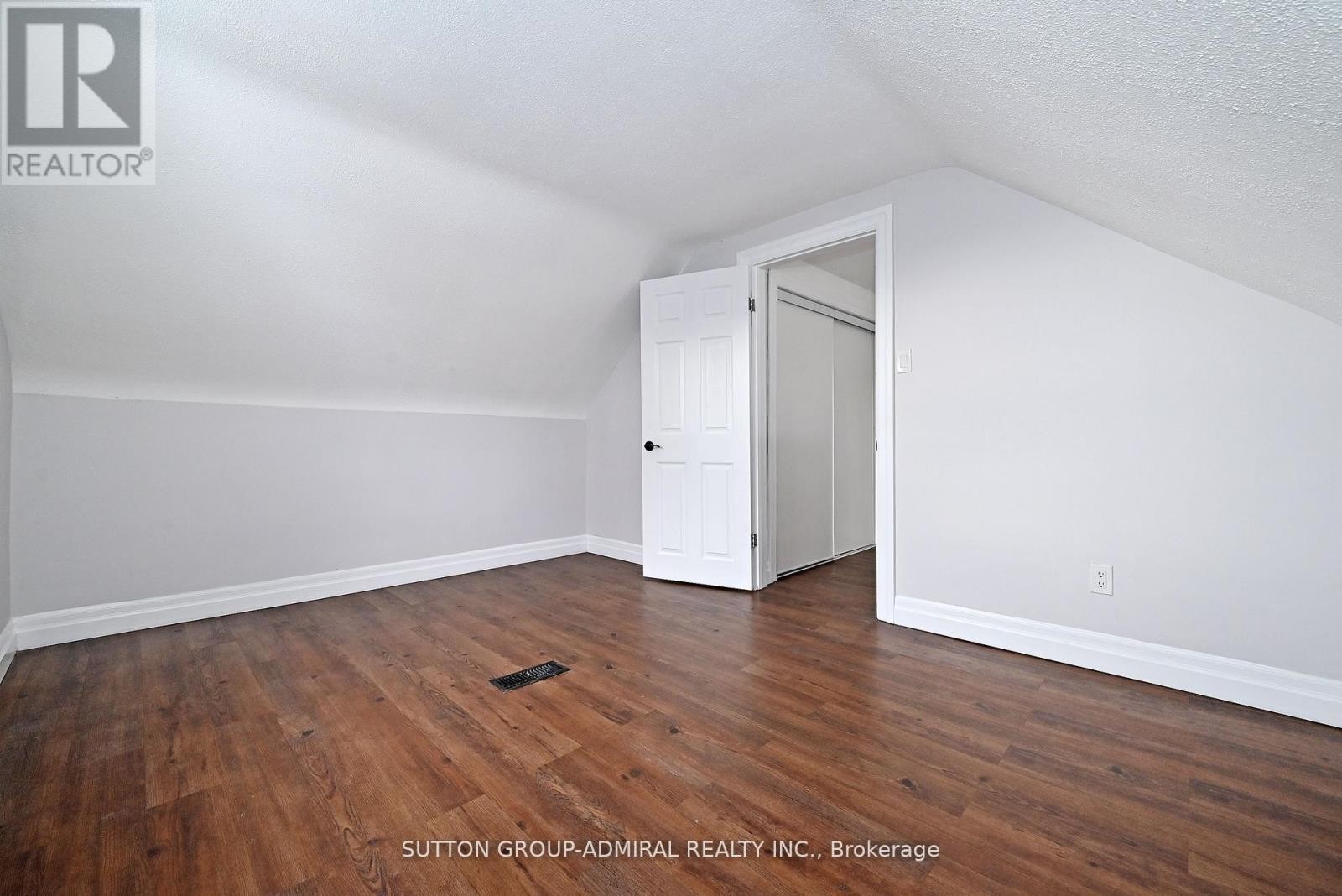 












145 NINTH AVENUE

,
Kitchener,




Ontario
N2C1T1

