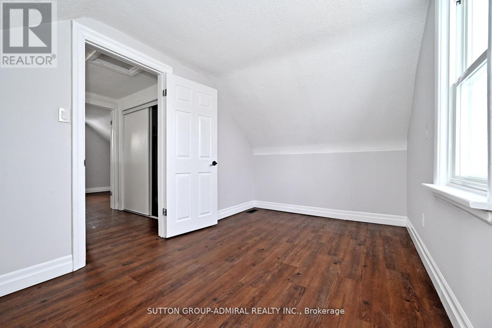 












145 NINTH AVENUE

,
Kitchener,




Ontario
N2C1T1


