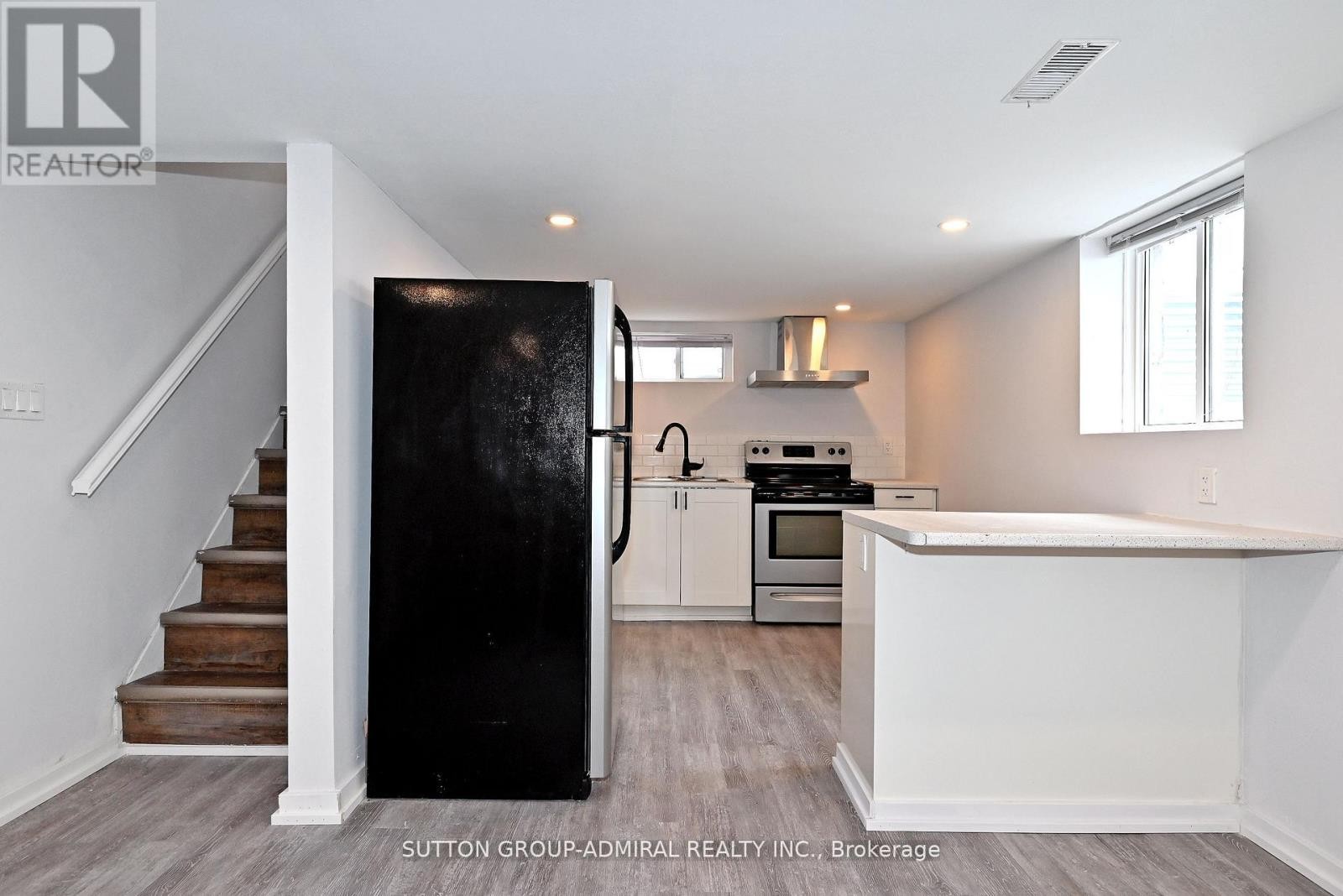 












145 NINTH AVENUE

,
Kitchener,




Ontario
N2C1T1

