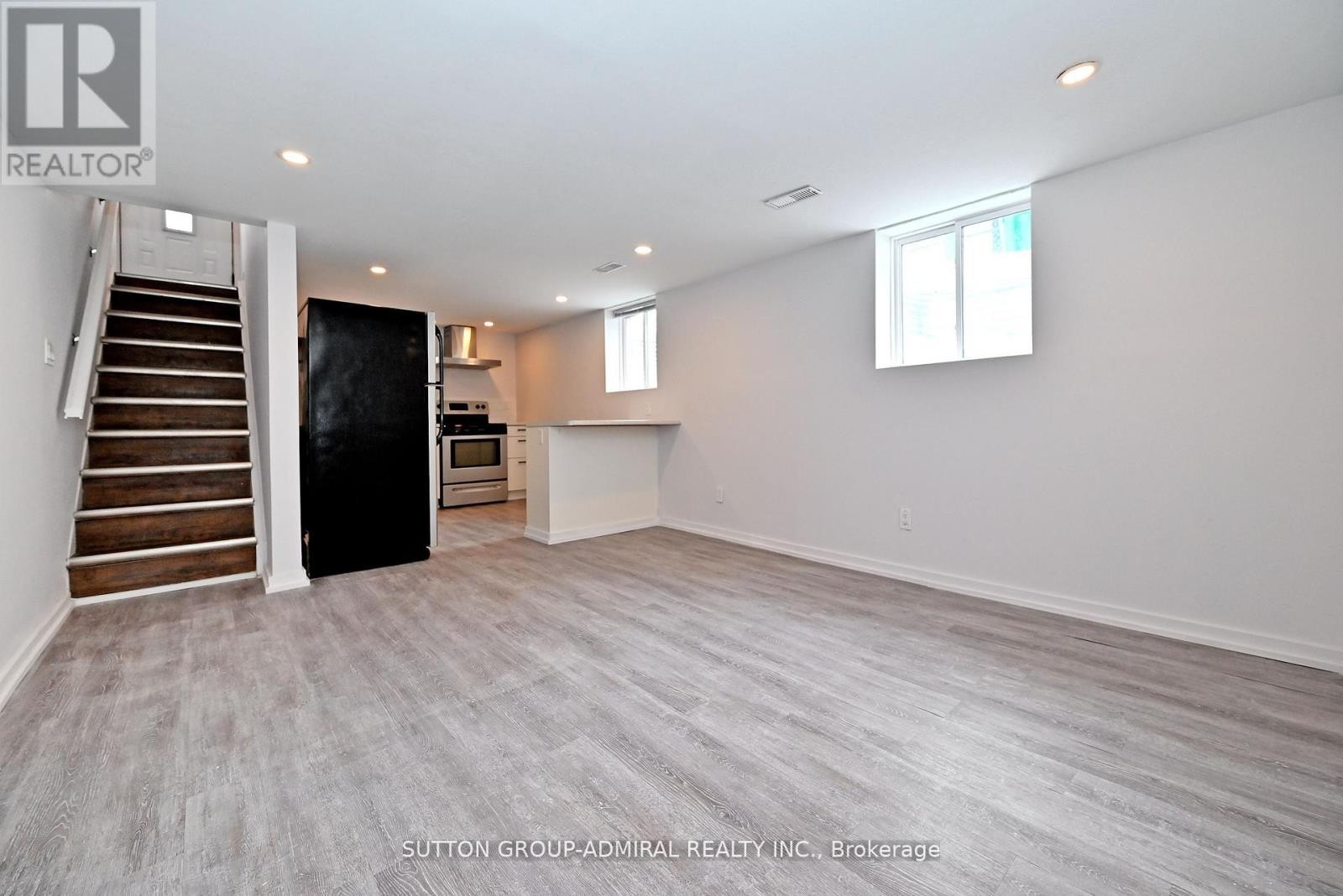 












145 NINTH AVENUE

,
Kitchener,




Ontario
N2C1T1

