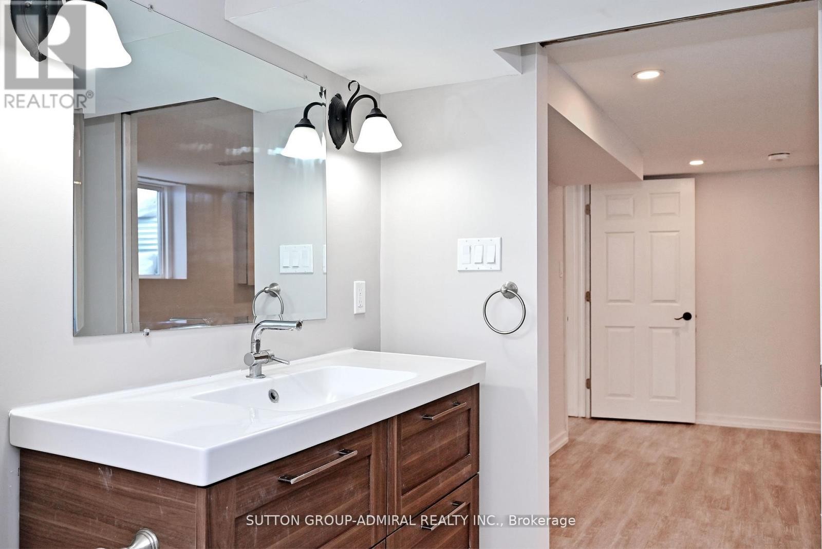 












145 NINTH AVENUE

,
Kitchener,




Ontario
N2C1T1

