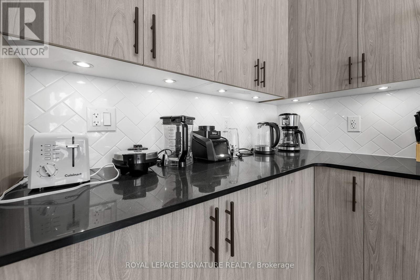 












280 SAPLING GROVE S

,
Ottawa,




Ontario
K2J7L9

