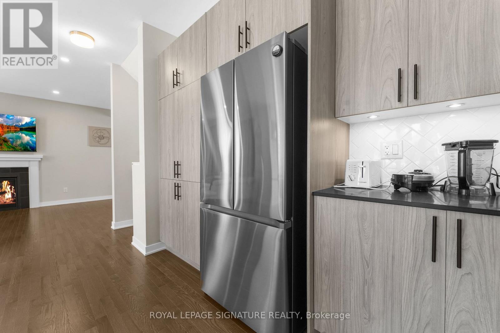 












280 SAPLING GROVE S

,
Ottawa,




Ontario
K2J7L9

