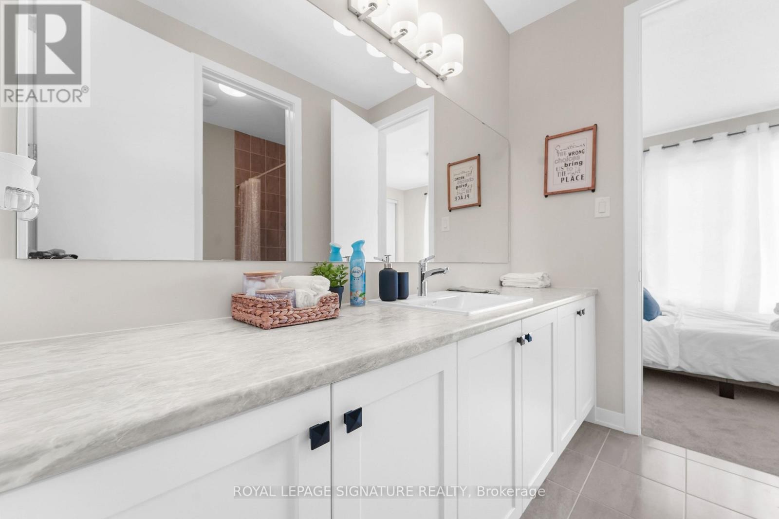 












280 SAPLING GROVE S

,
Ottawa,




Ontario
K2J7L9

