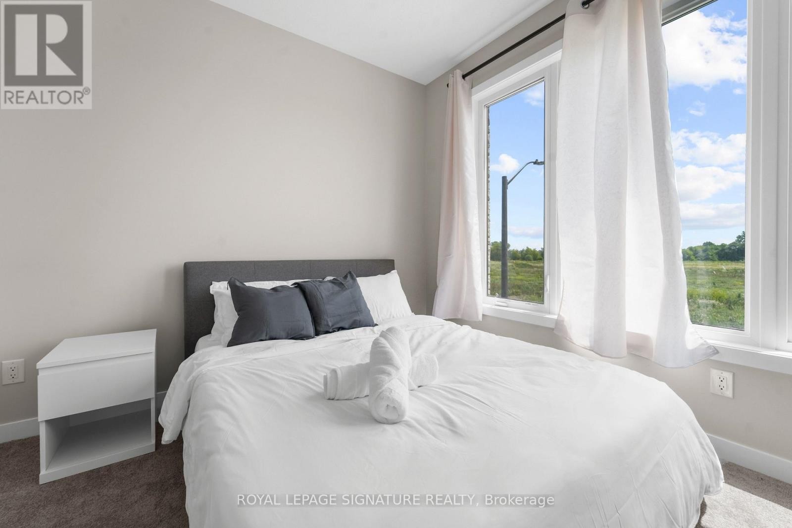 












280 SAPLING GROVE S

,
Ottawa,




Ontario
K2J7L9

