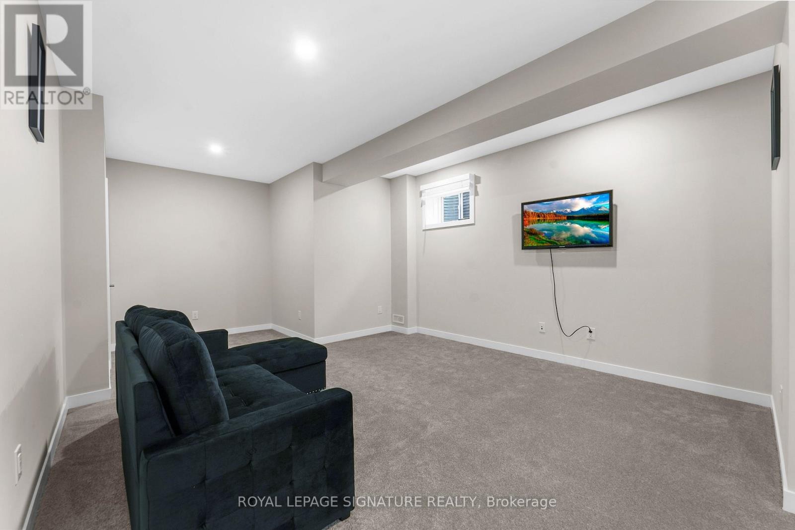 












280 SAPLING GROVE S

,
Ottawa,




Ontario
K2J7L9

