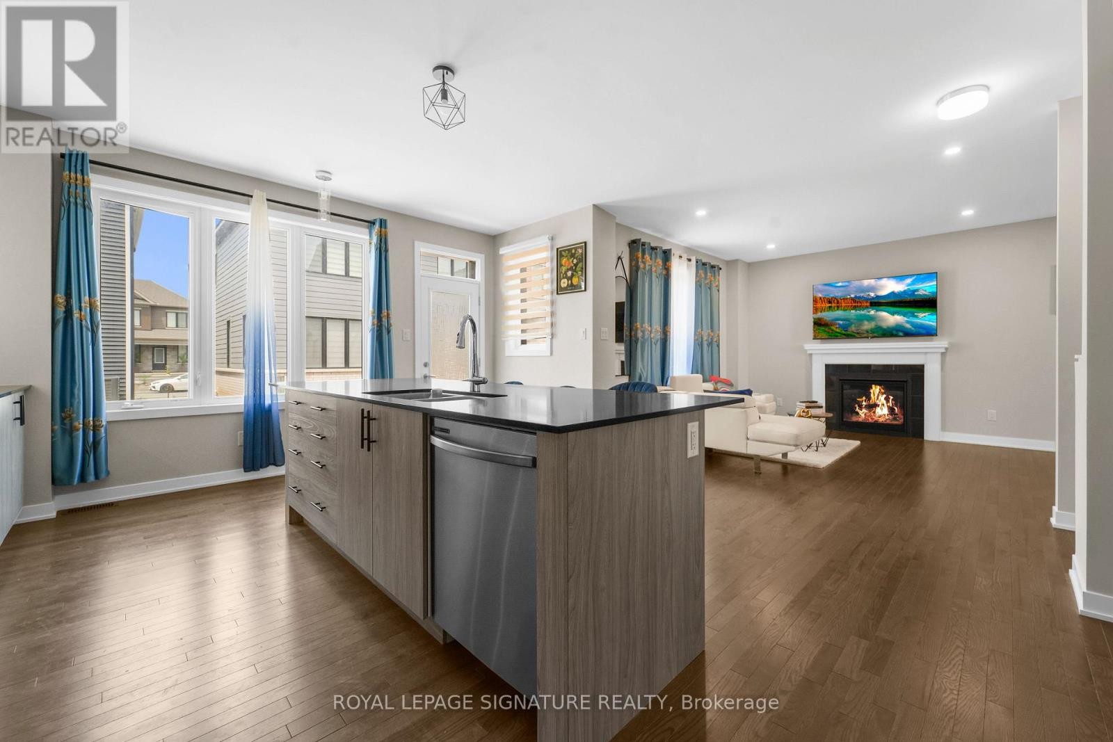 












280 SAPLING GROVE S

,
Ottawa,




Ontario
K2J7L9

