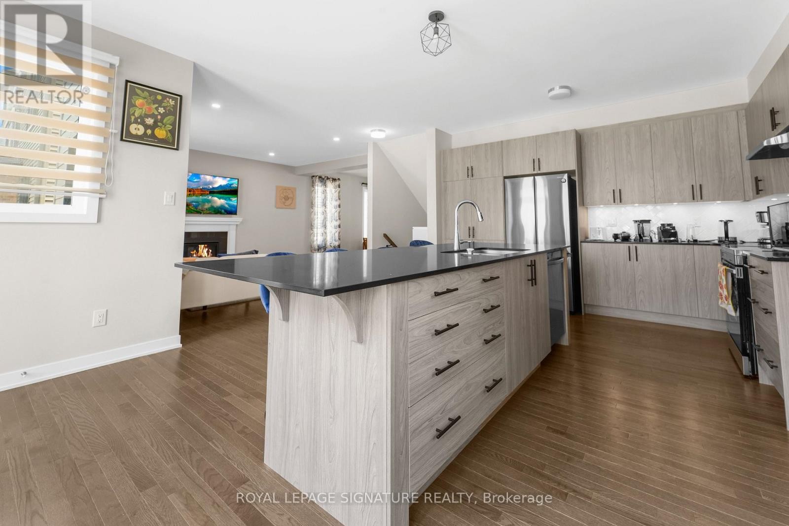 












280 SAPLING GROVE S

,
Ottawa,




Ontario
K2J7L9

