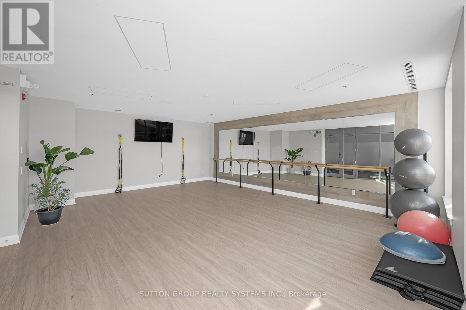 












212 - 121 HIGHWAY 8

,
Hamilton (Stoney Creek),




Ontario
L8G0A3

