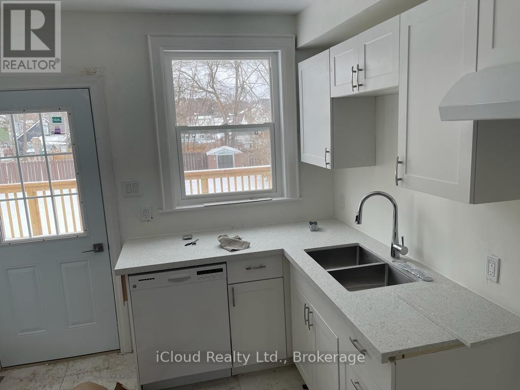 












114-116 MCGILL STREET

,
Quinte West (Trenton Ward),




Ontario
K8V3K1

