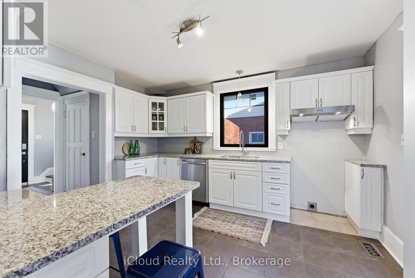 












302 BRIDGE STREET E

,
Belleville (Belleville Ward),




Ontario
K8N1P6

