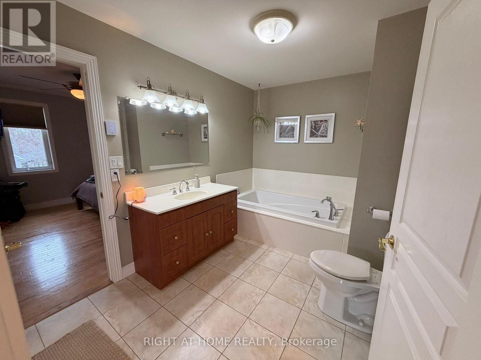 












786 8TH STREET E

,
Owen Sound,




Ontario
N4K1L9

