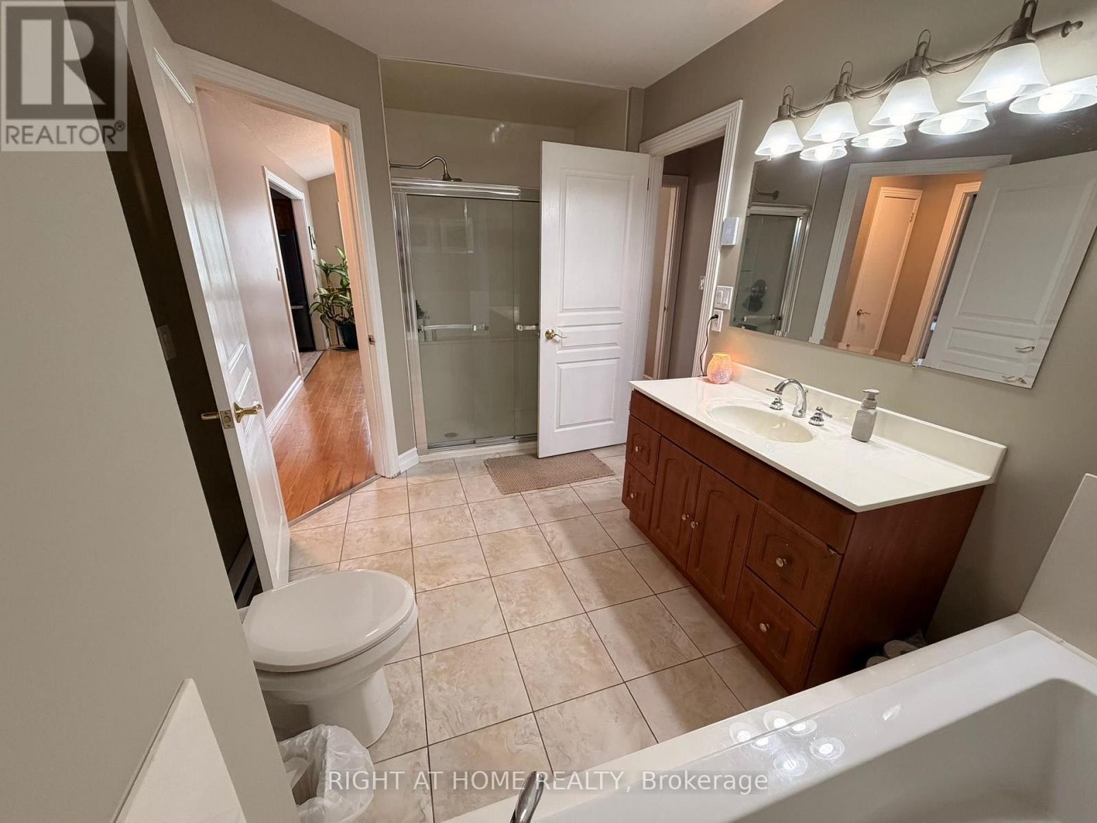 












786 8TH STREET E

,
Owen Sound,




Ontario
N4K1L9

