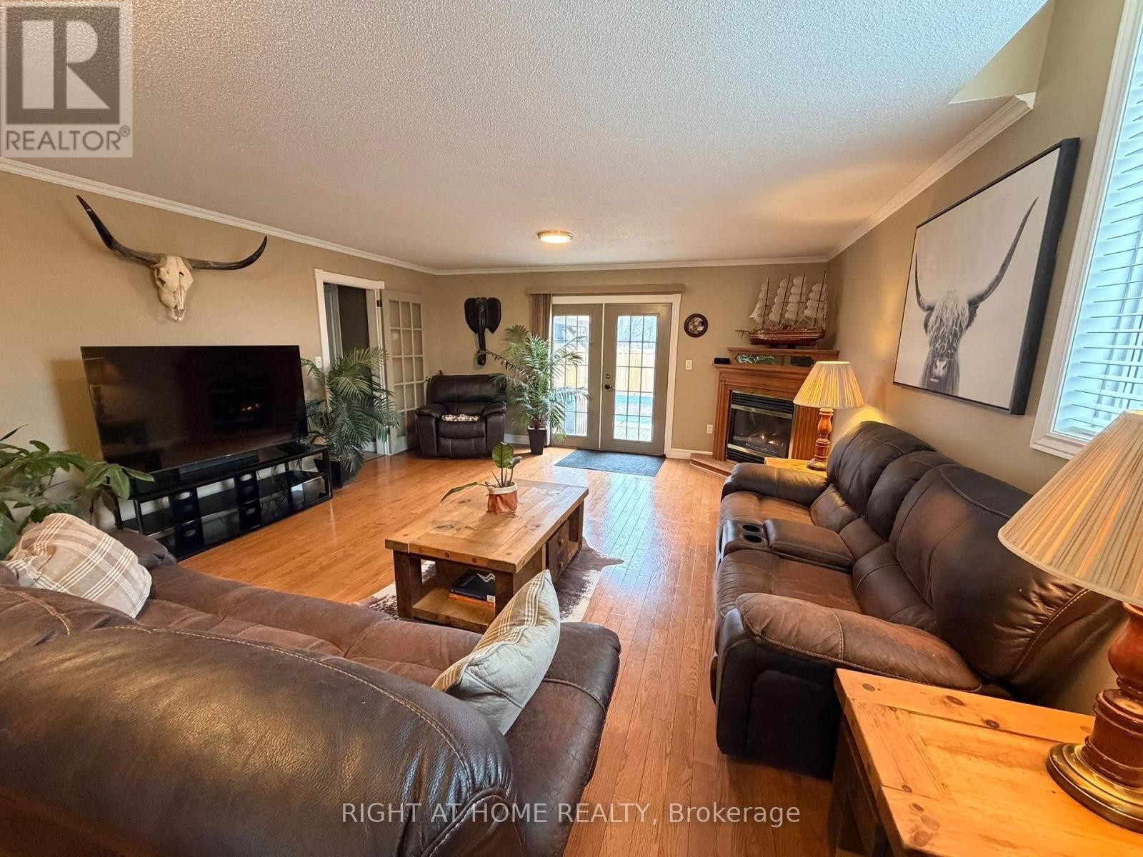 












786 8TH STREET E

,
Owen Sound,




Ontario
N4K1L9

