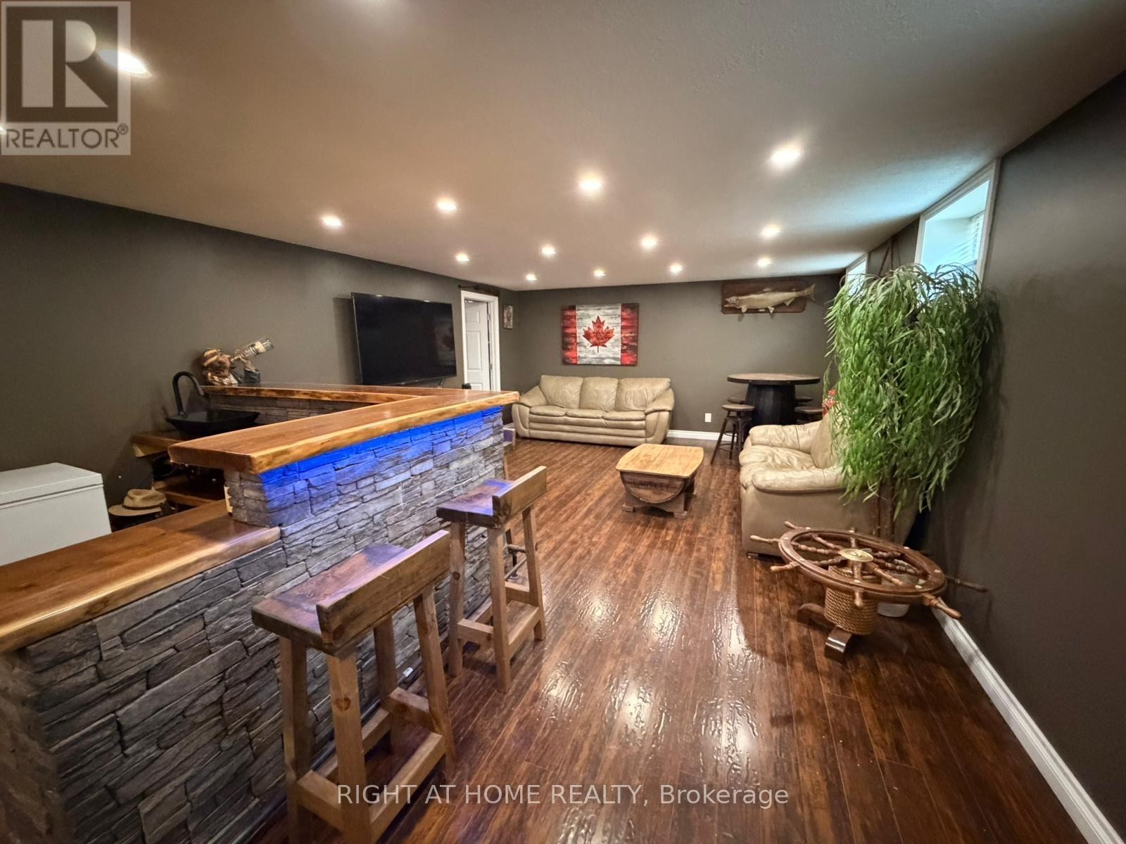 












786 8TH STREET E

,
Owen Sound,




Ontario
N4K1L9

